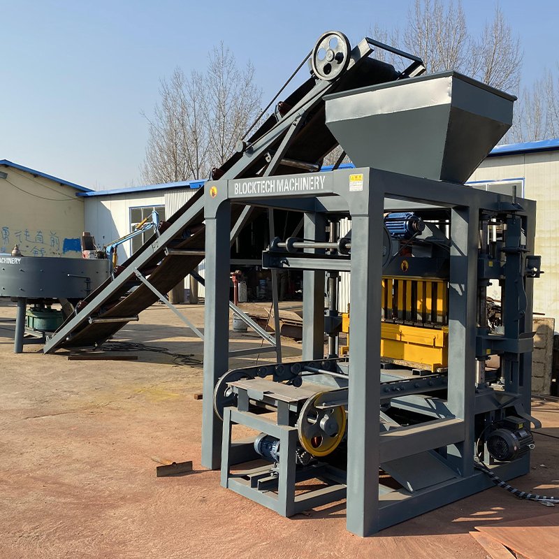 BLOCKTECH With material and 1 set mould free QT4-24 brick making machinery