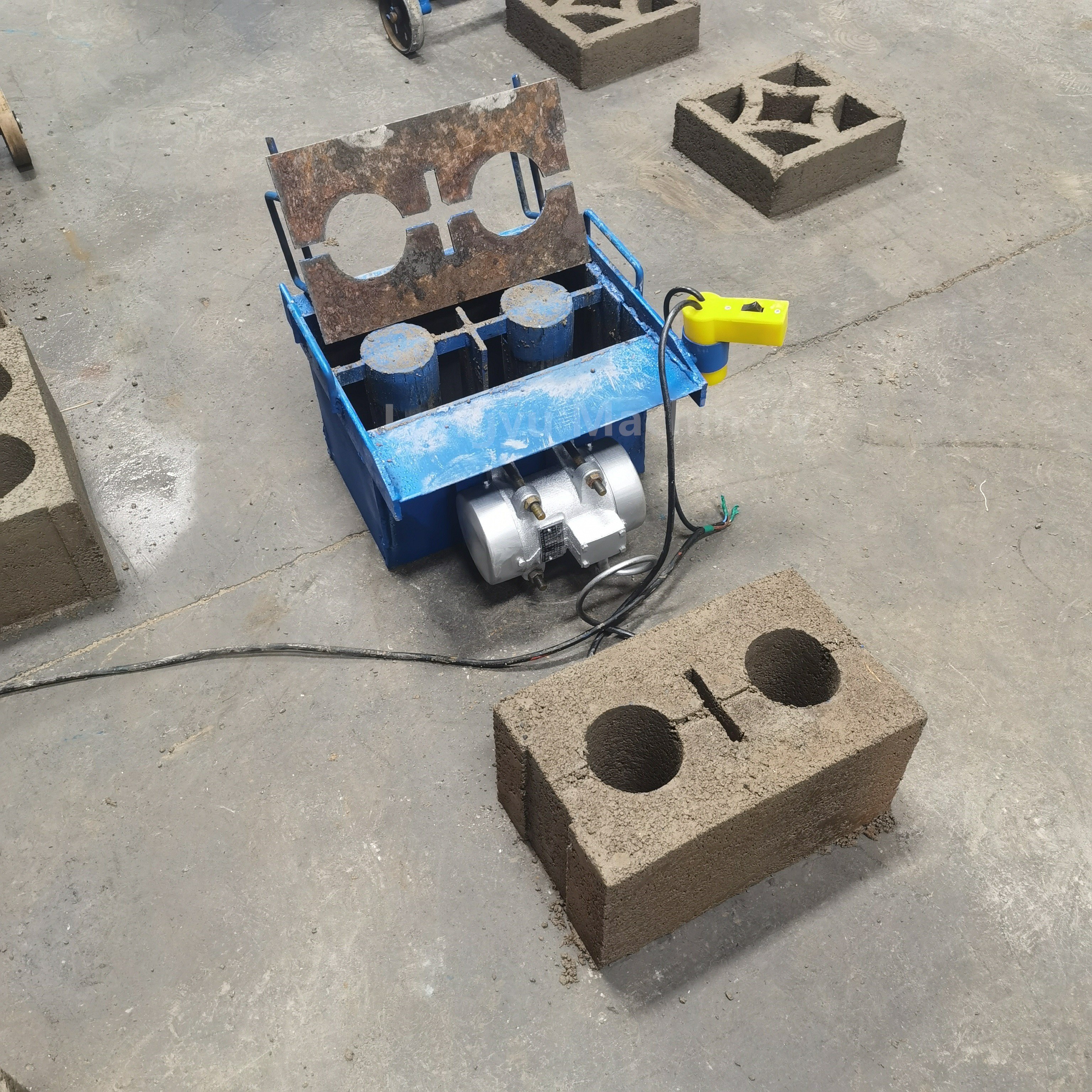 Electric Small Concrete Brick Molding Machine Concrete small brick making machine mold