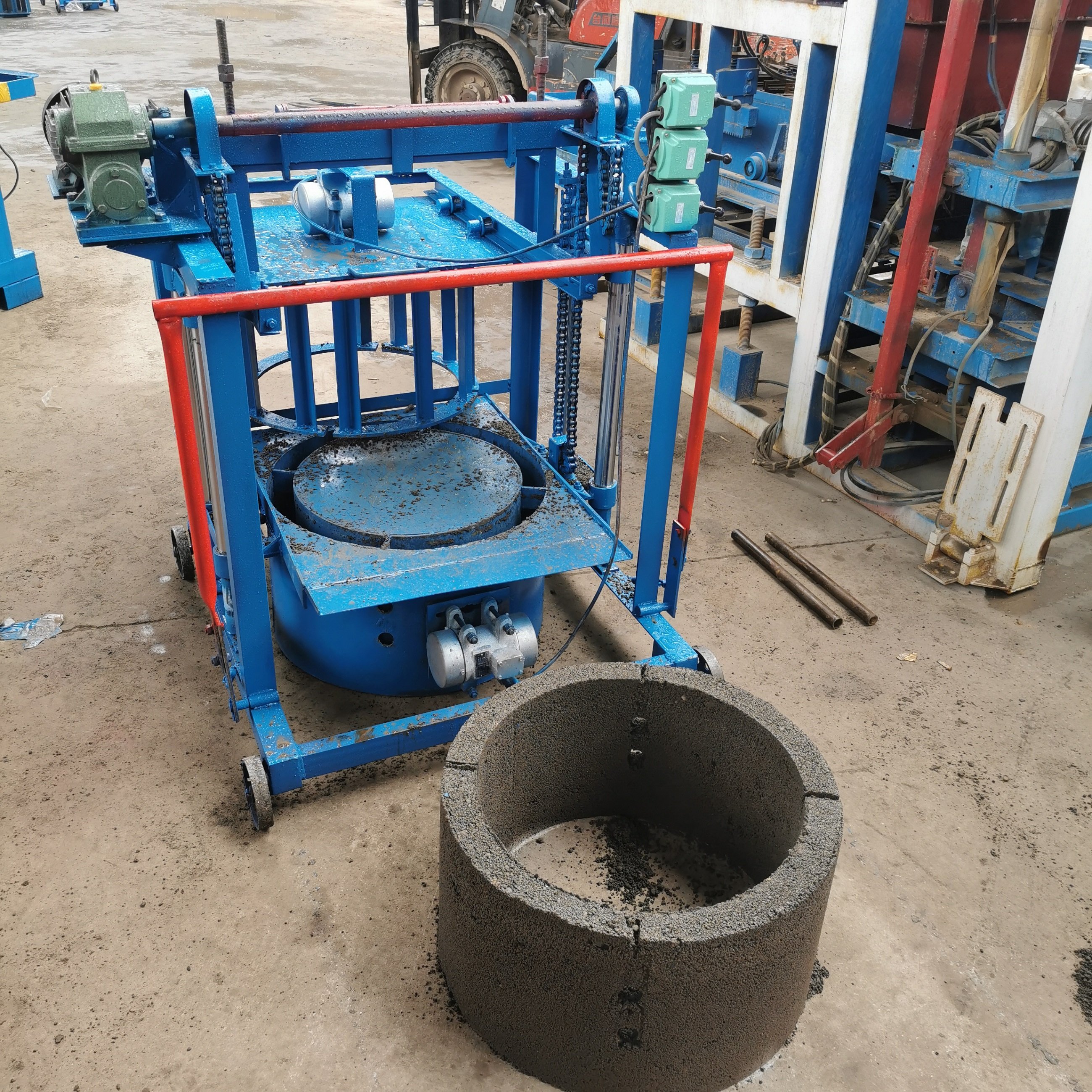 For the construction of drainage facilities KM4-45 mobile concrete block machine Production of cement culvert drainage pipe