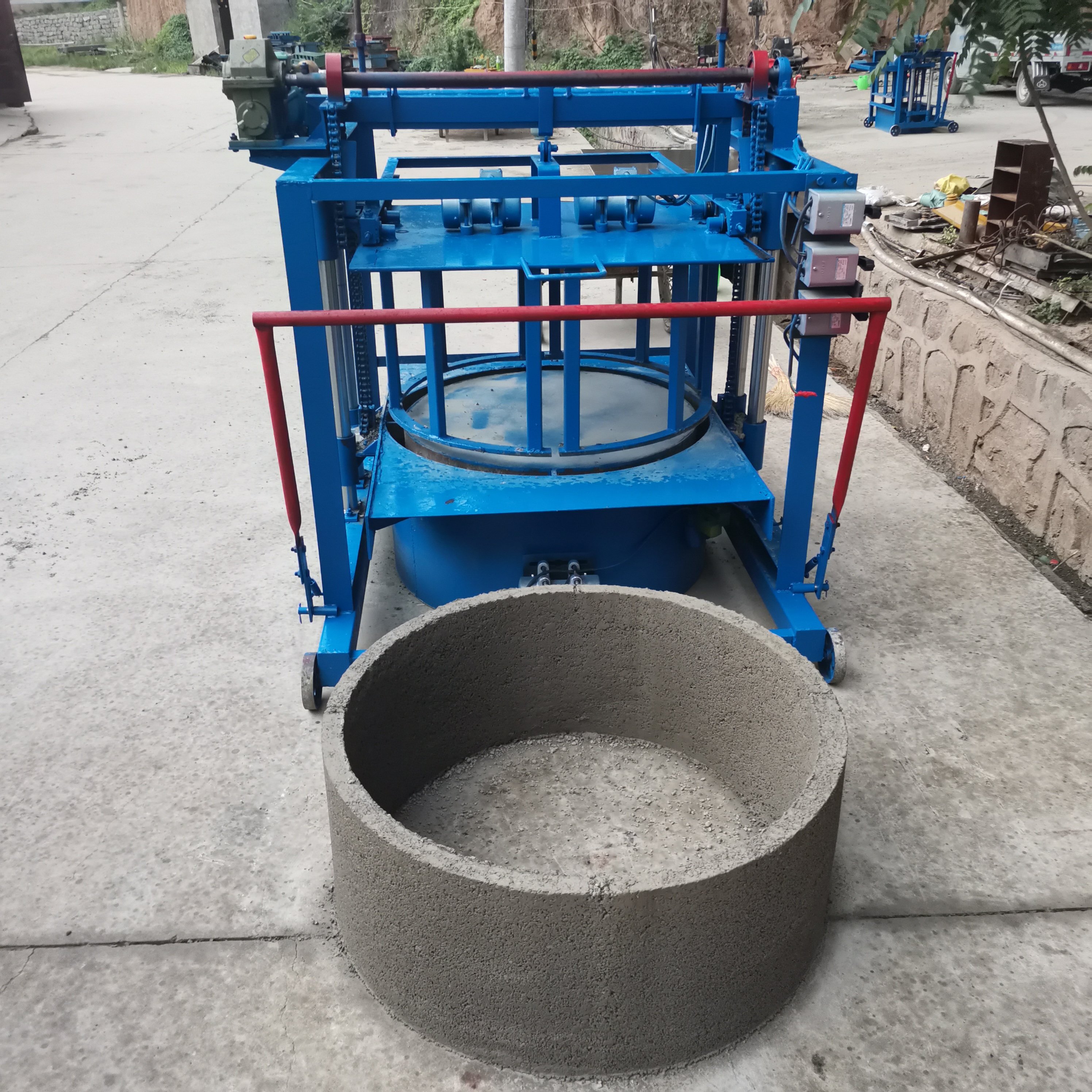 For the construction of drainage facilities KM4-45 mobile concrete block machine Production of cement culvert drainage pipe