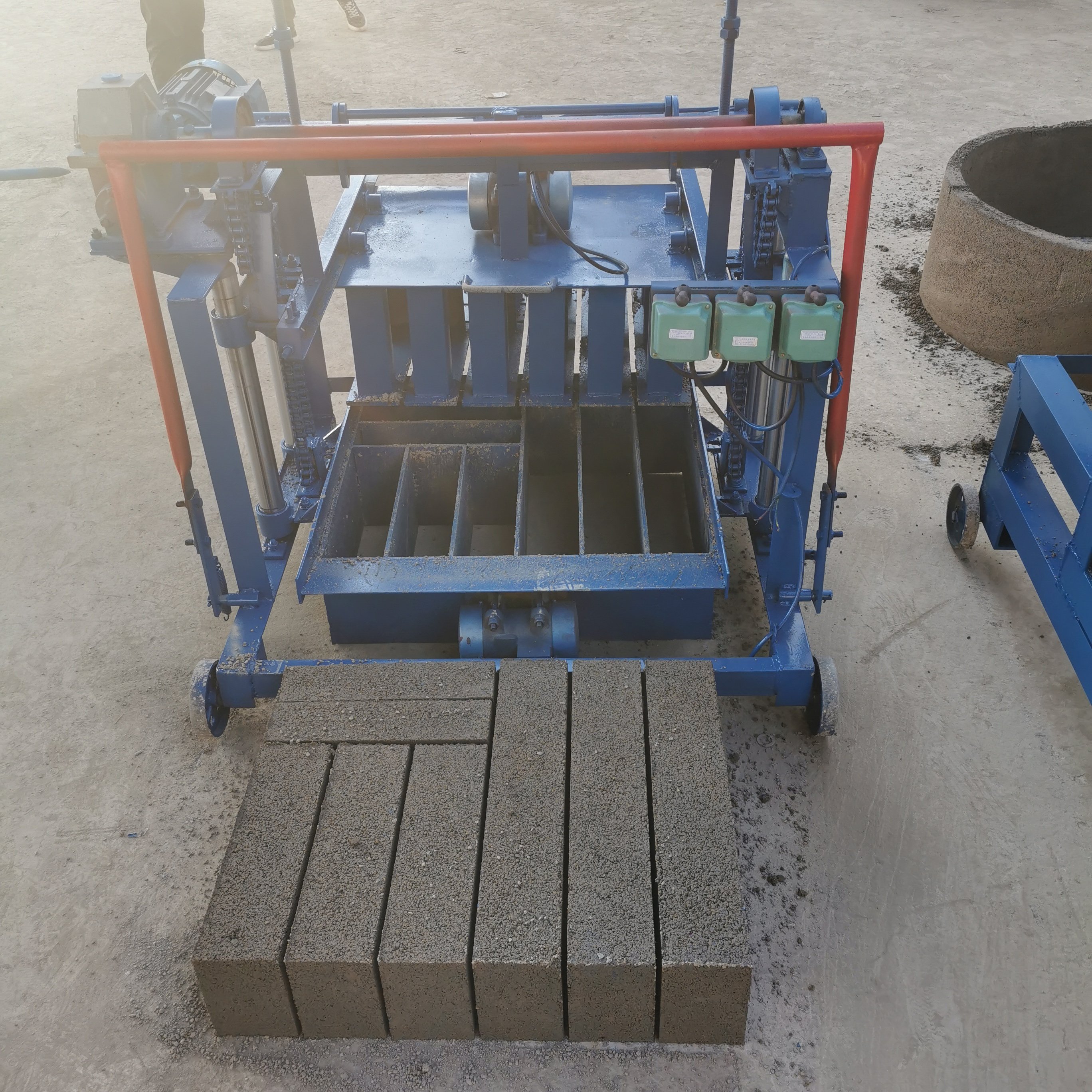 For the construction of drainage facilities KM4-45 mobile concrete block machine Production of cement culvert drainage pipe