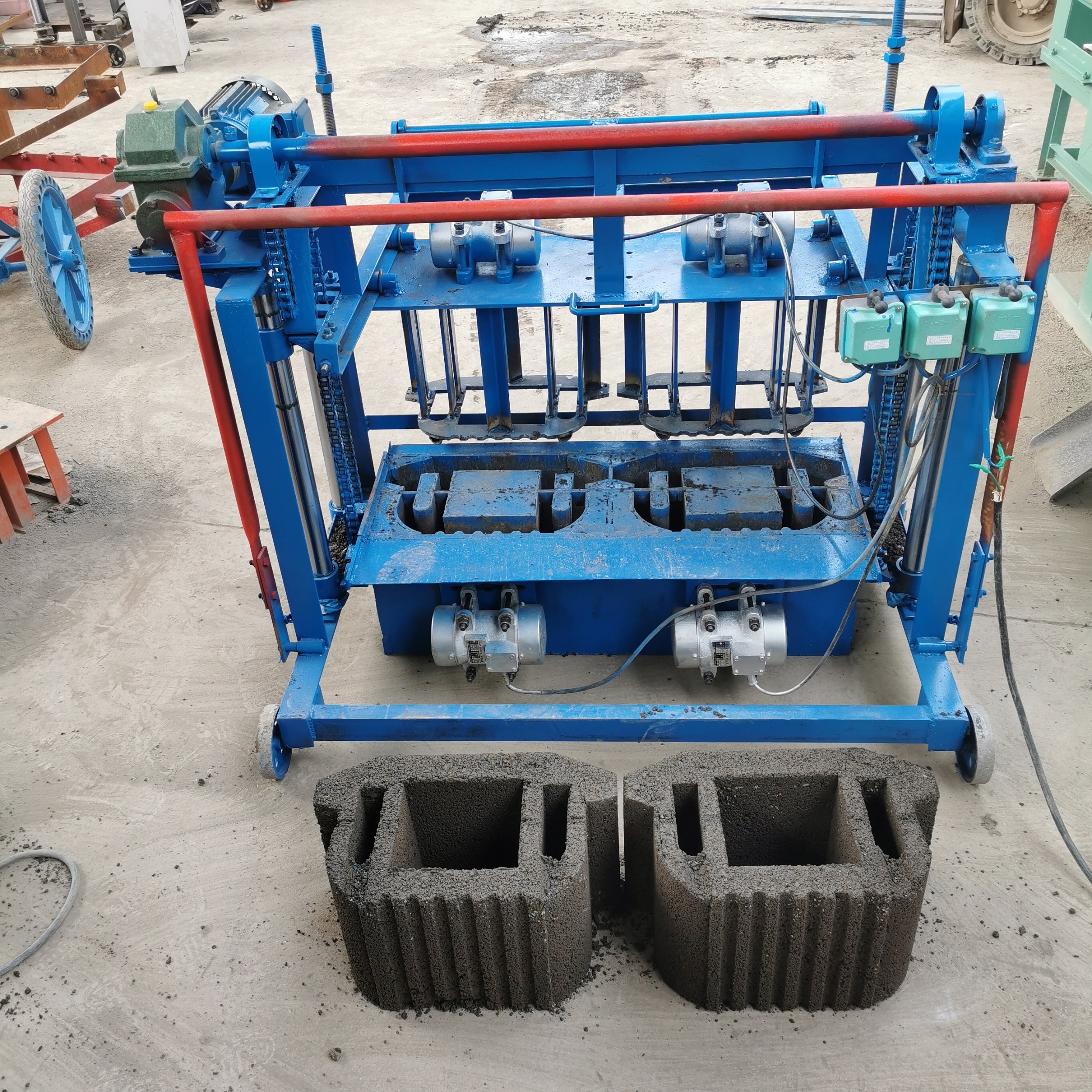 For the construction of drainage facilities KM4-45 mobile concrete block machine Production of cement culvert drainage pipe