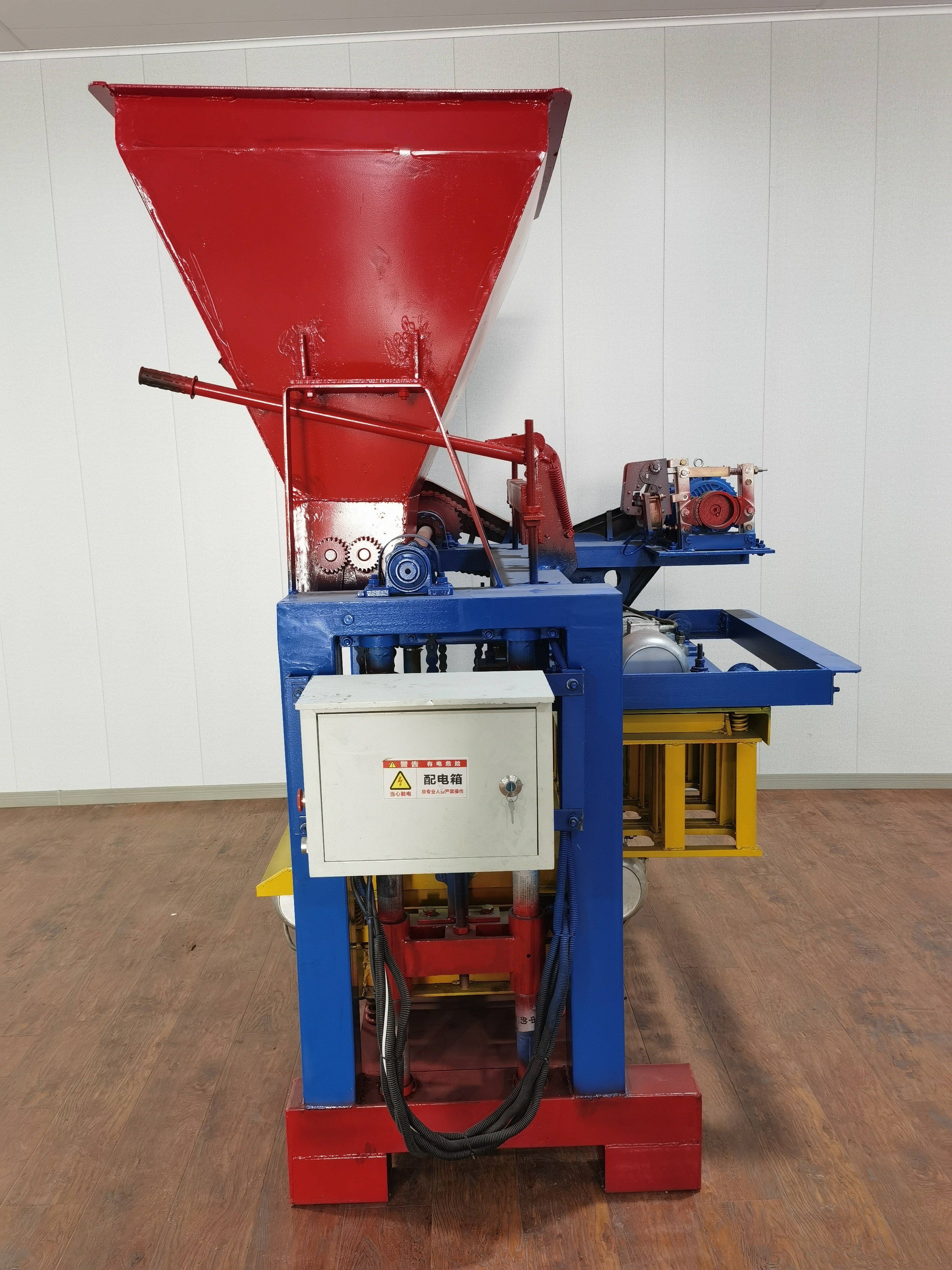 Custom molds to produce 6-inch 400-150-200mm LWH three holes with small holes in the middle hollow bricks.brick-making machine