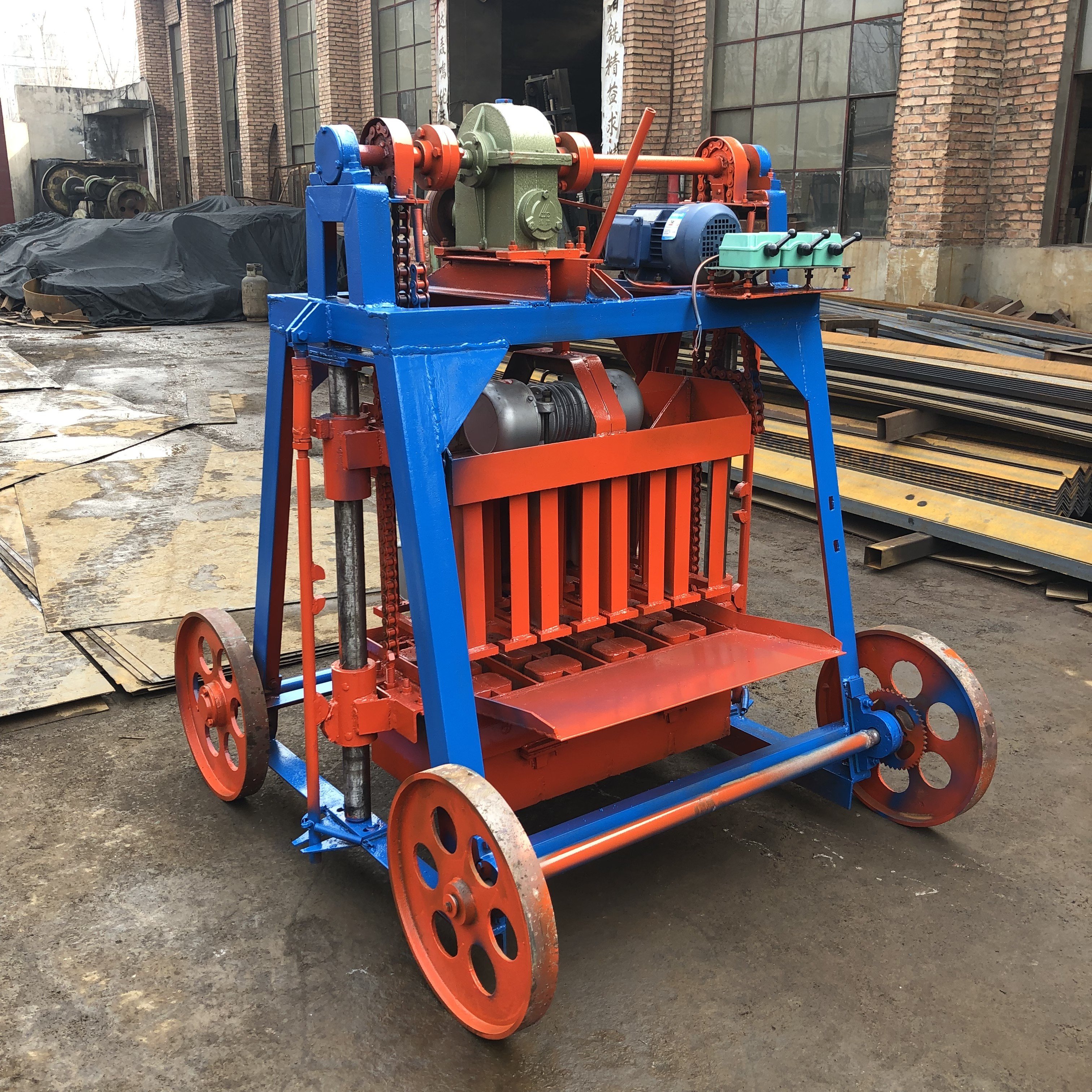 SONGMAO Hot Selling Mobile Small Concrete Brick Making Machine Automatic Clay Block Machine