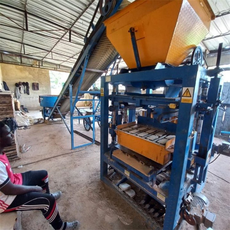 QT4 - 24 industry Semi automatic concrete cement hollow blocks brick making machinery