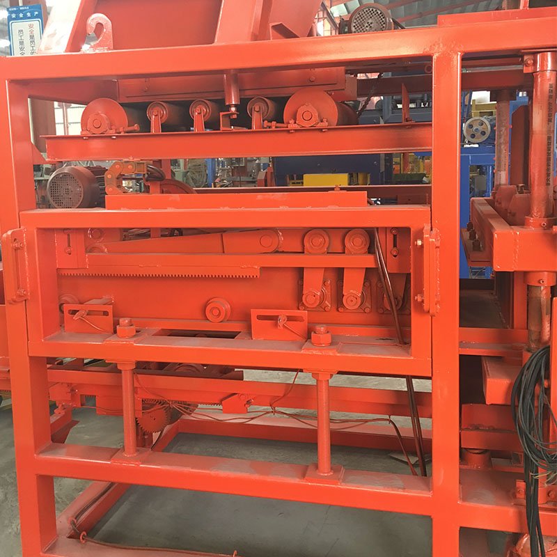 Cinder Block Making Machines QT4-25 Brick Making Machinery From Factory Dong Feng Fully Automatic Concrete Block Machine