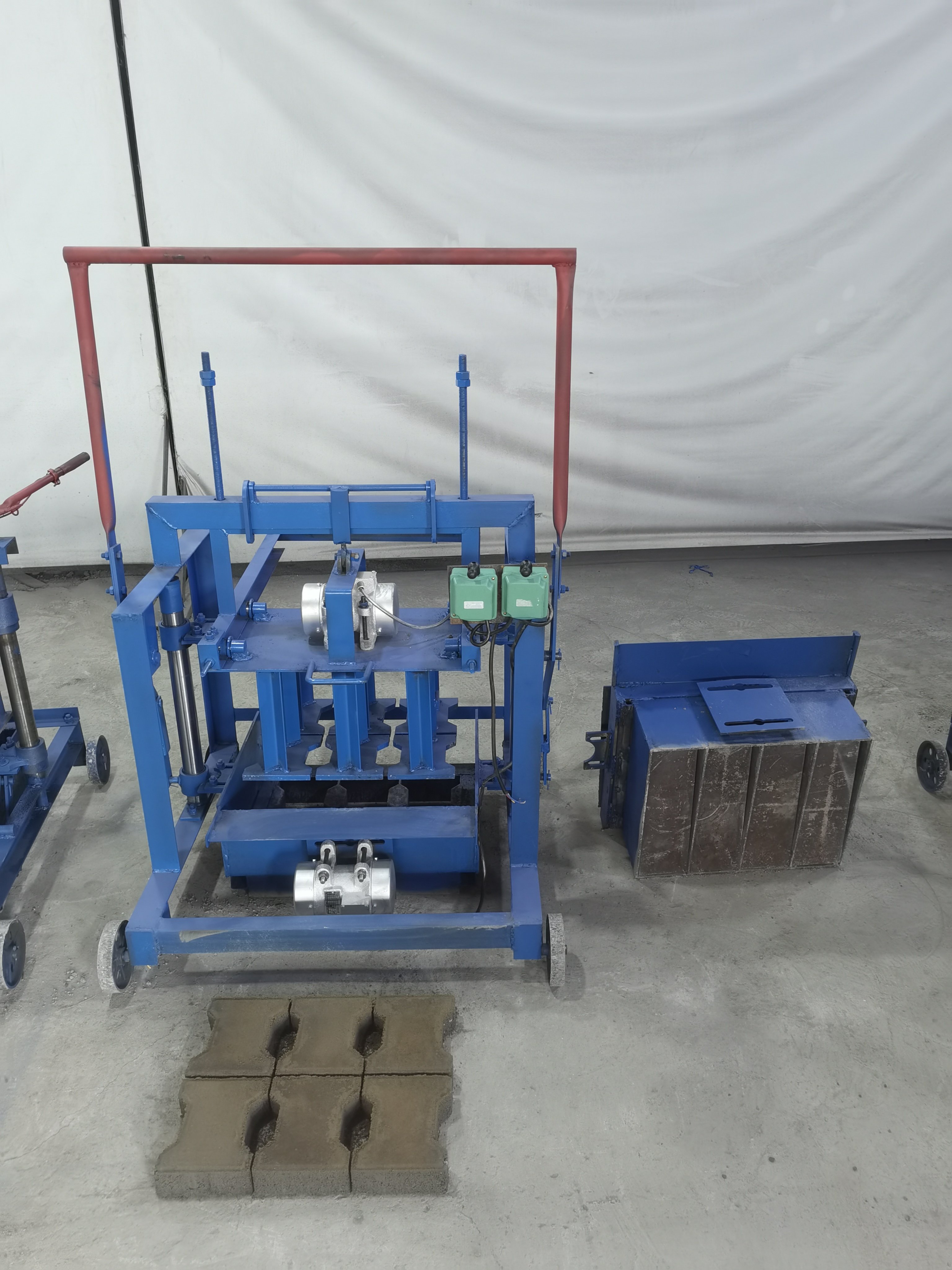 KM2-45 Semi-automatic block making machine concrete brick making machine line manufacturer Make Combination Roofing Block Bricks