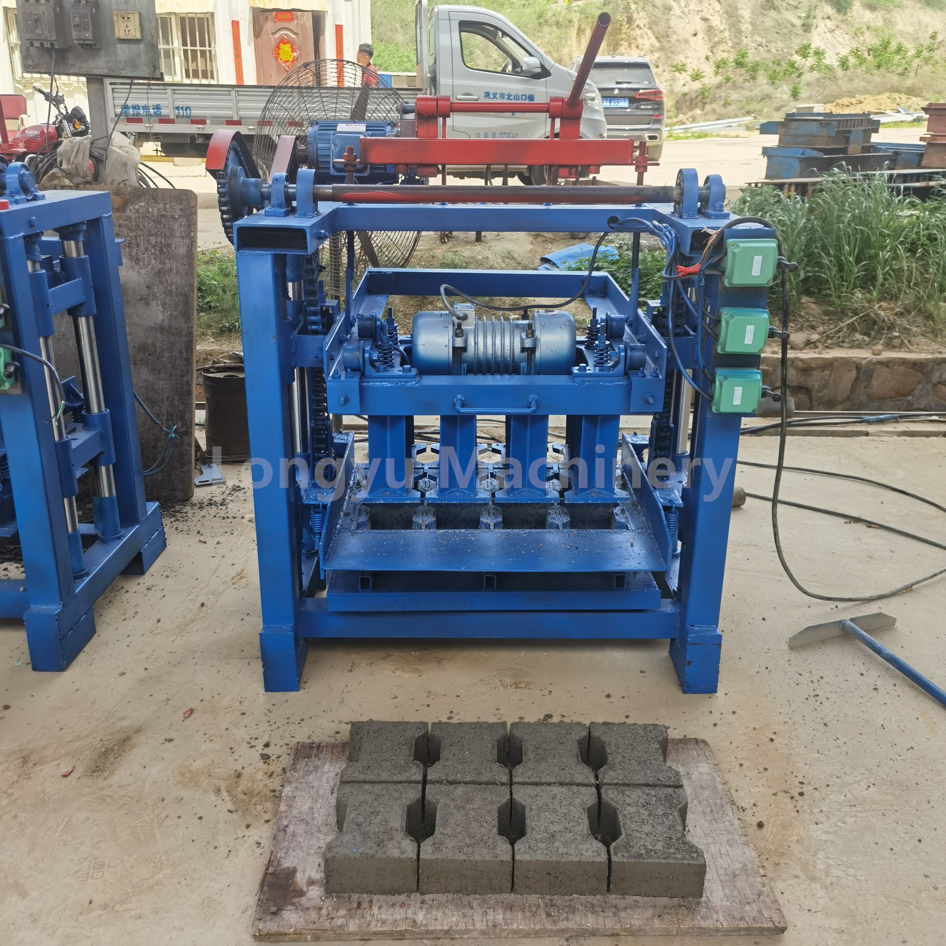 4-35A semi-automatic H-shaped slope protection brick machine chain paving environmentally friendly brick making machine