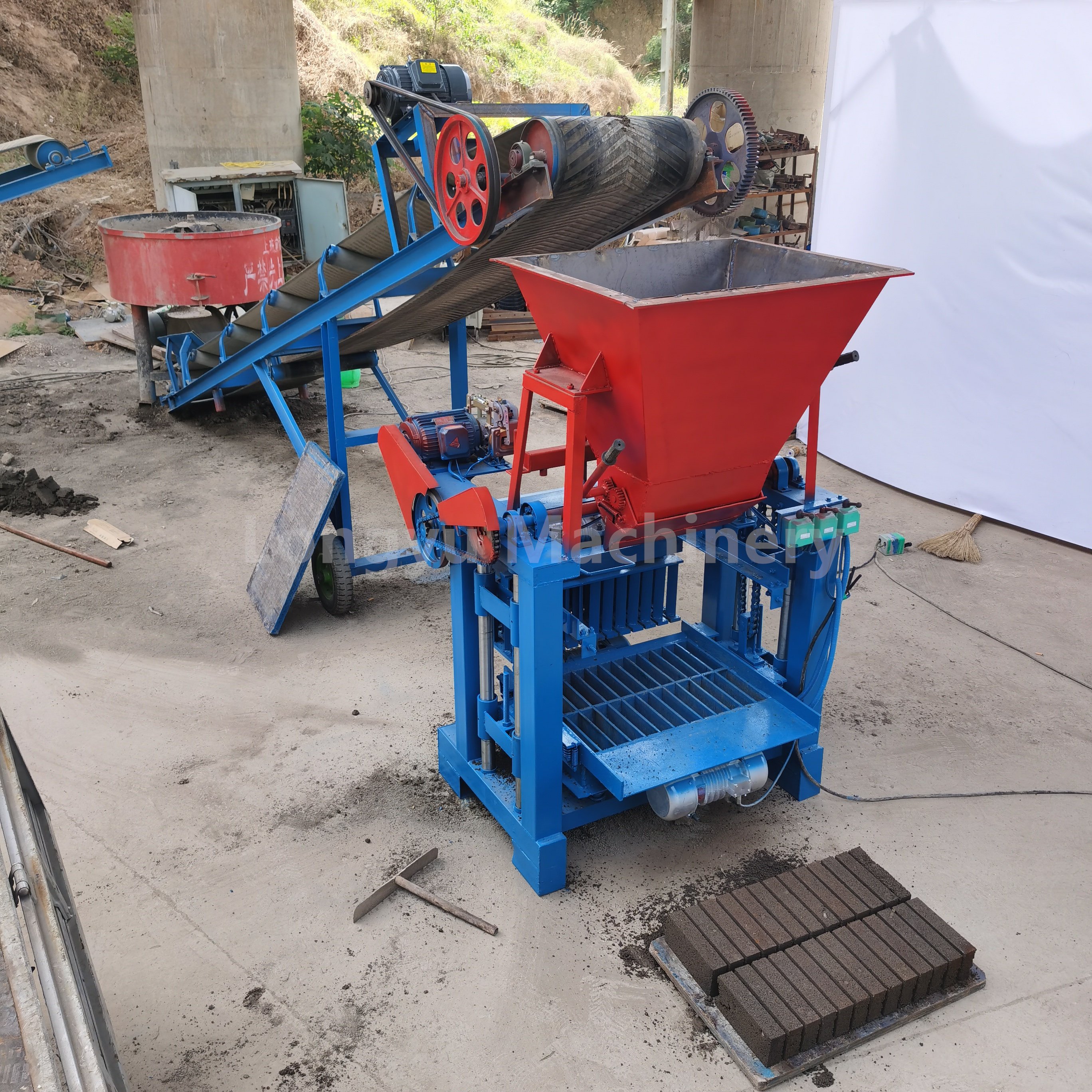 4-35A semi-automatic H-shaped slope protection brick machine chain paving environmentally friendly brick making machine