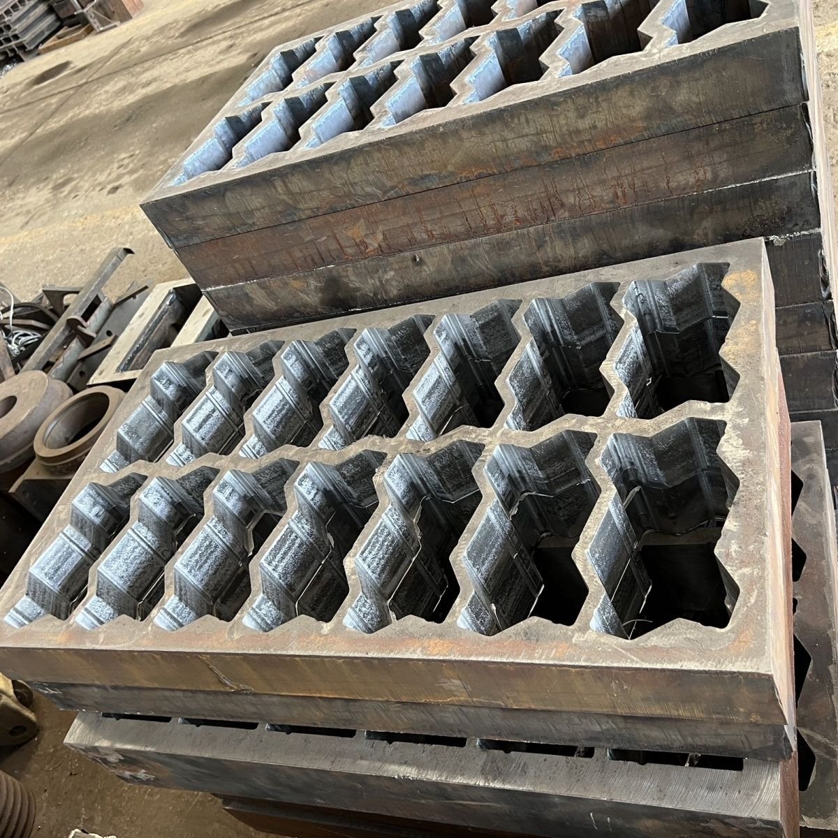 Hollow Solid Cement Brick Molding With Hopper Semi Automatic Soil-Brick-Making-Machine-Price