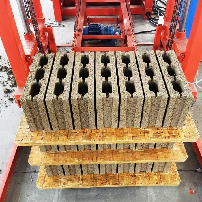 Qt4-25a Automatic Block Making Machine Brick Making Machine Price Small Blocks Making Machine