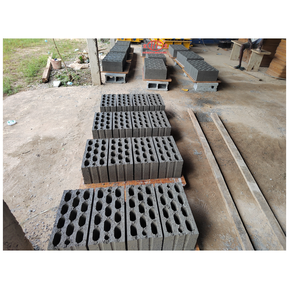 Qtj4-26 Fly Ash Hollow Brick Making Machine Concrete Block and Interlock Processing Brick Molder