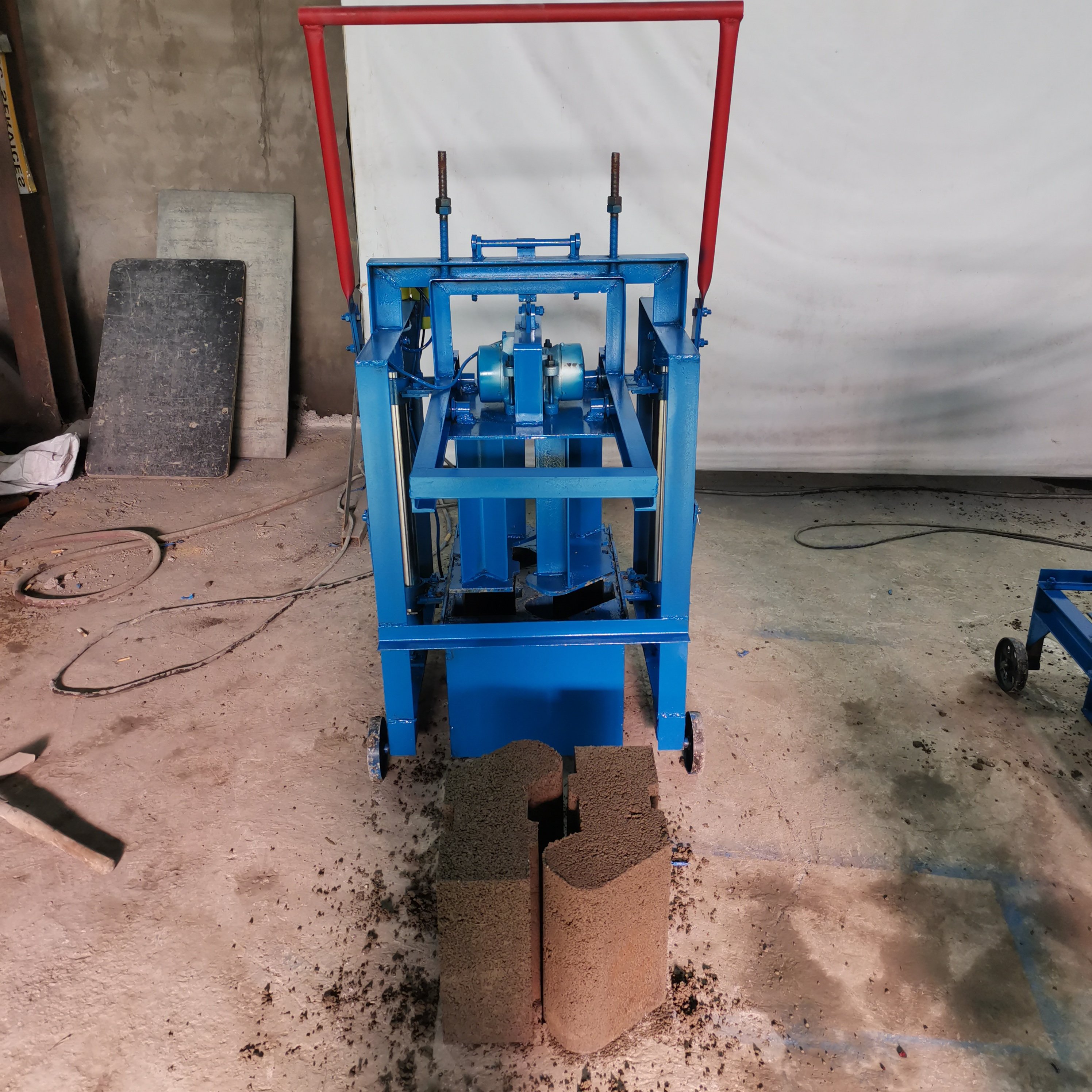 Direct Push Brick Machine.customized Mould Production Concrete Retaining Wall Blocks.brick-making Machine Low Price 2-45 Chinese