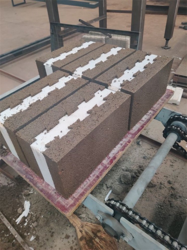 QT815 Polystyrene & EPS Concrete Block Bricks Making Machine Efficient Brick Making Machinery