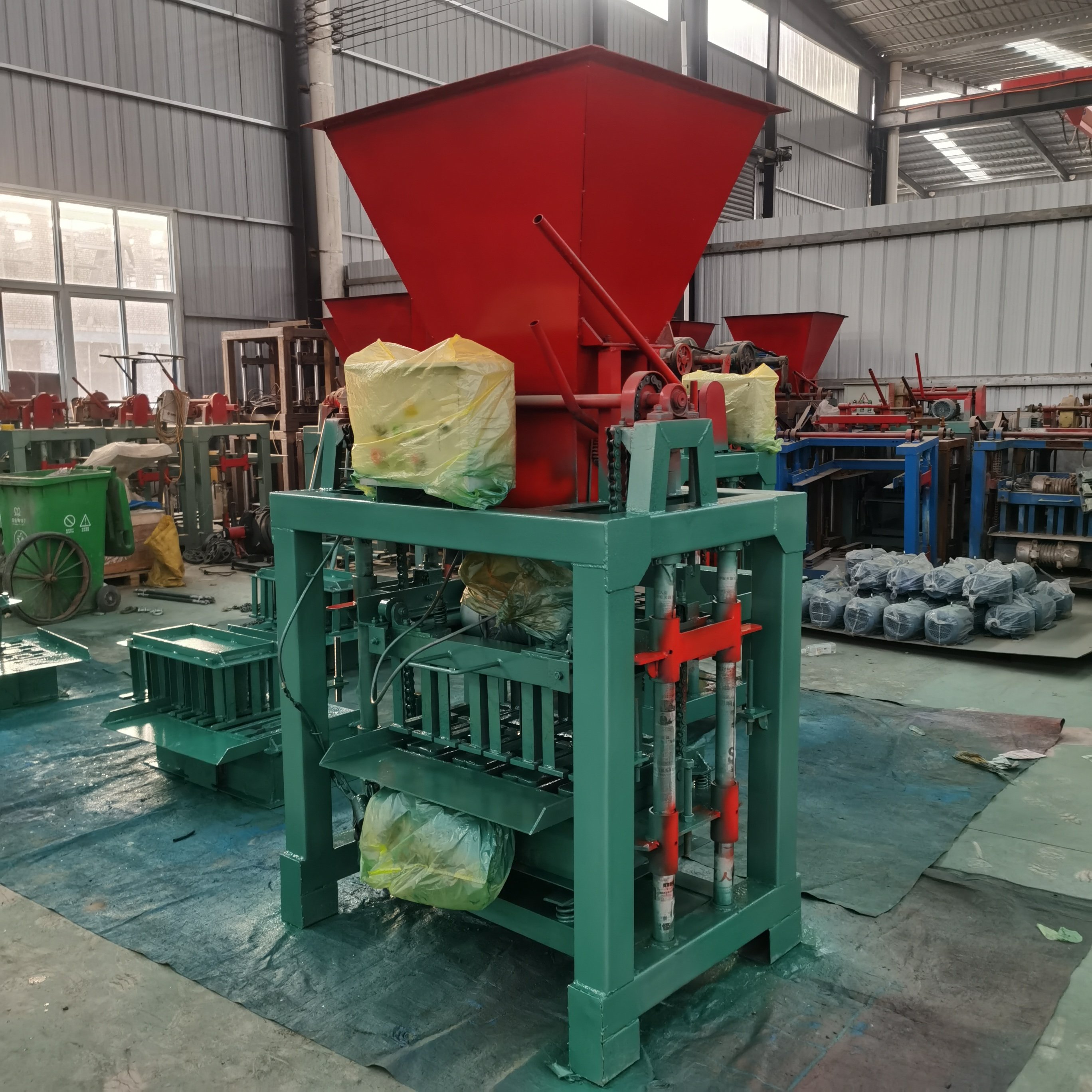 Convenient & Fast Brick Machine Production Line Manpower Saving Hopper for Home Use hollow brick making machine