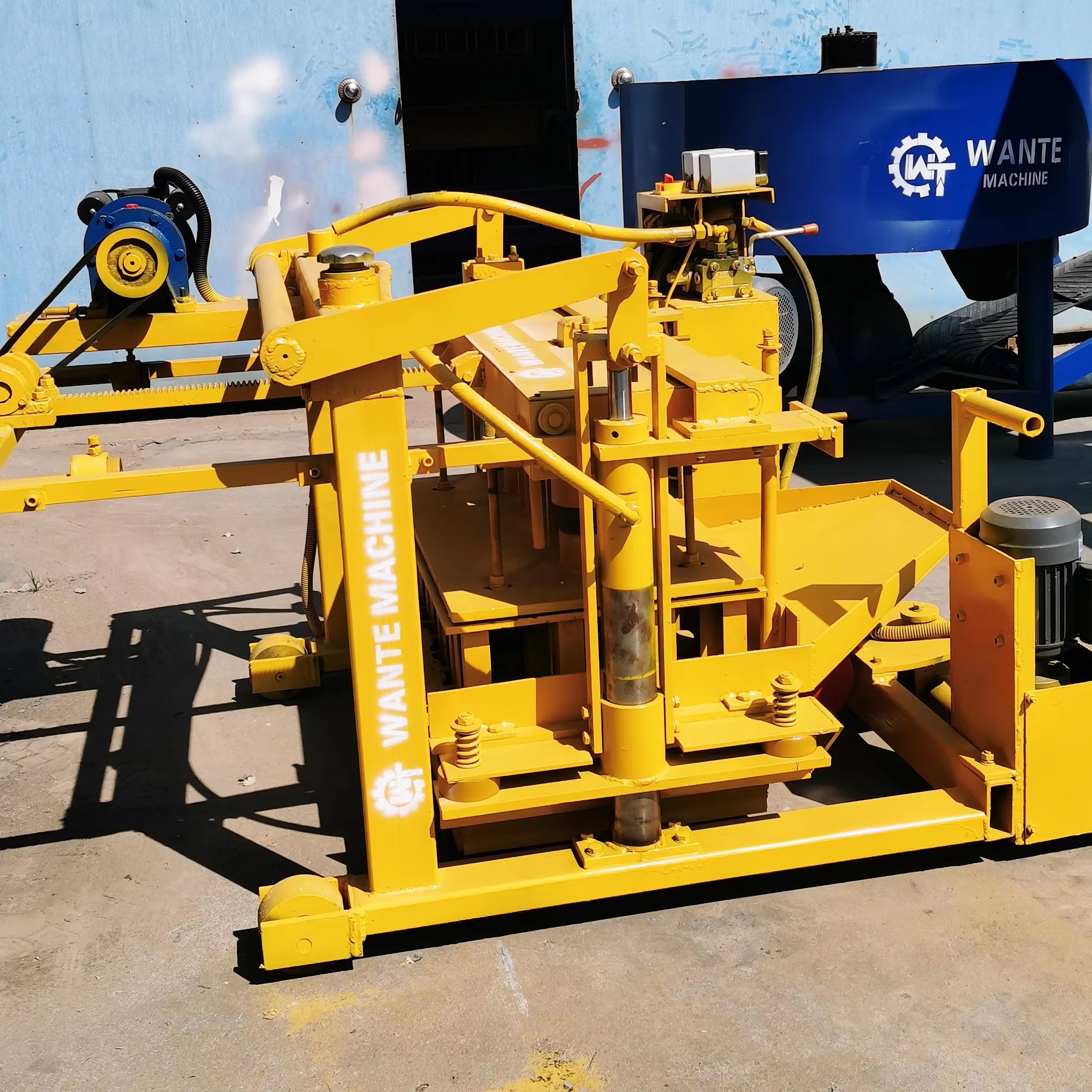 hot selling QT40-3A mobile cement brick making machine egg layer block making machinery