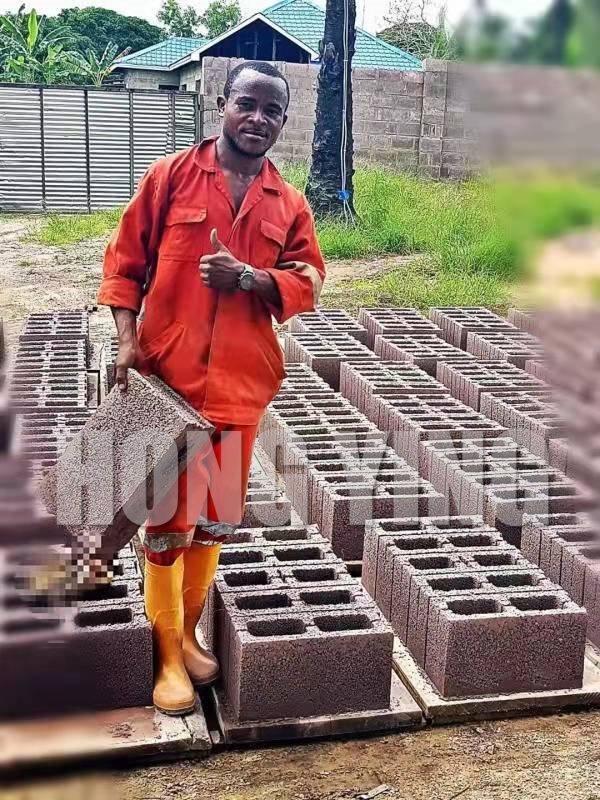 Interlocking brick making machine for small manufacturing plan / paver brick making machine for sale
