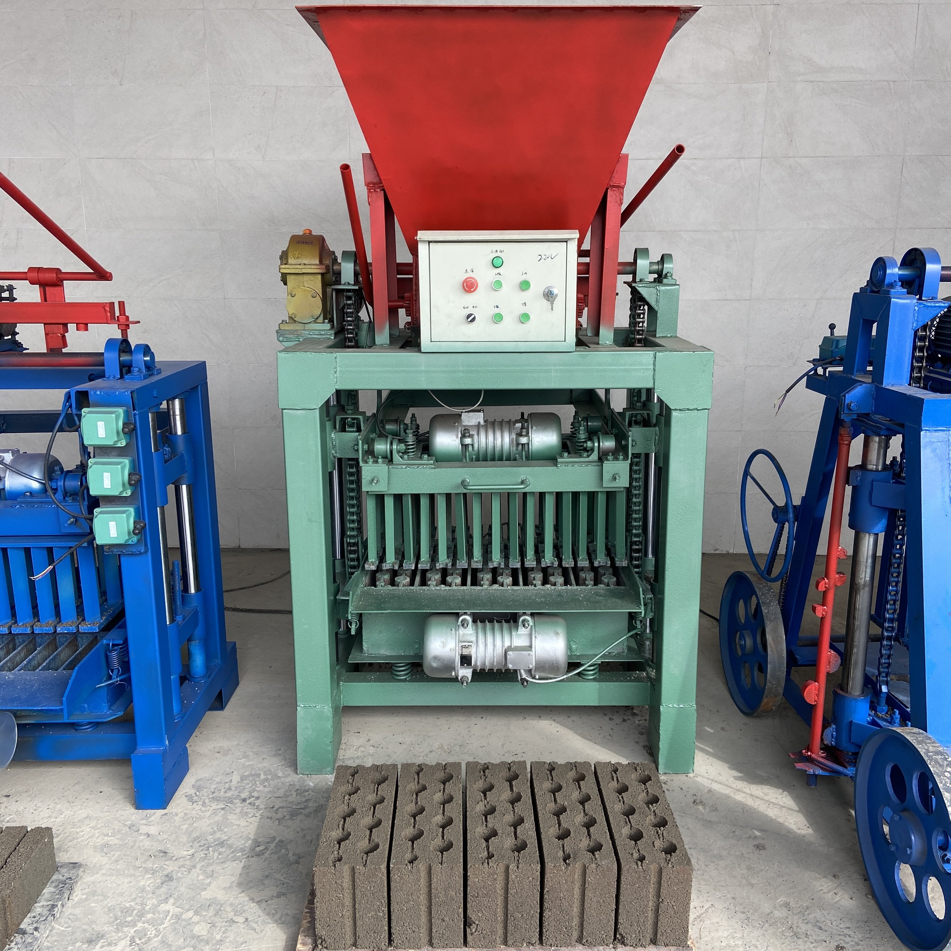 Hot selling brick making machinery concrete block making machine small mobile brick making machine