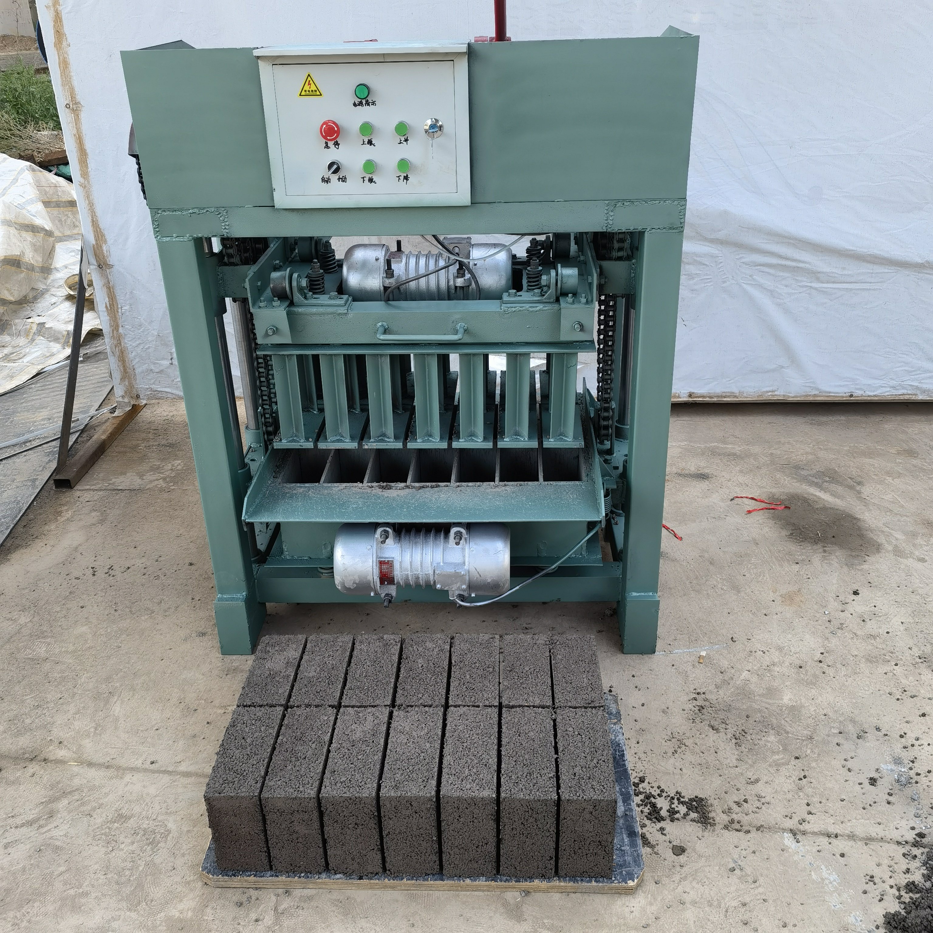 Hot selling brick making machinery concrete block making machine small mobile brick making machine