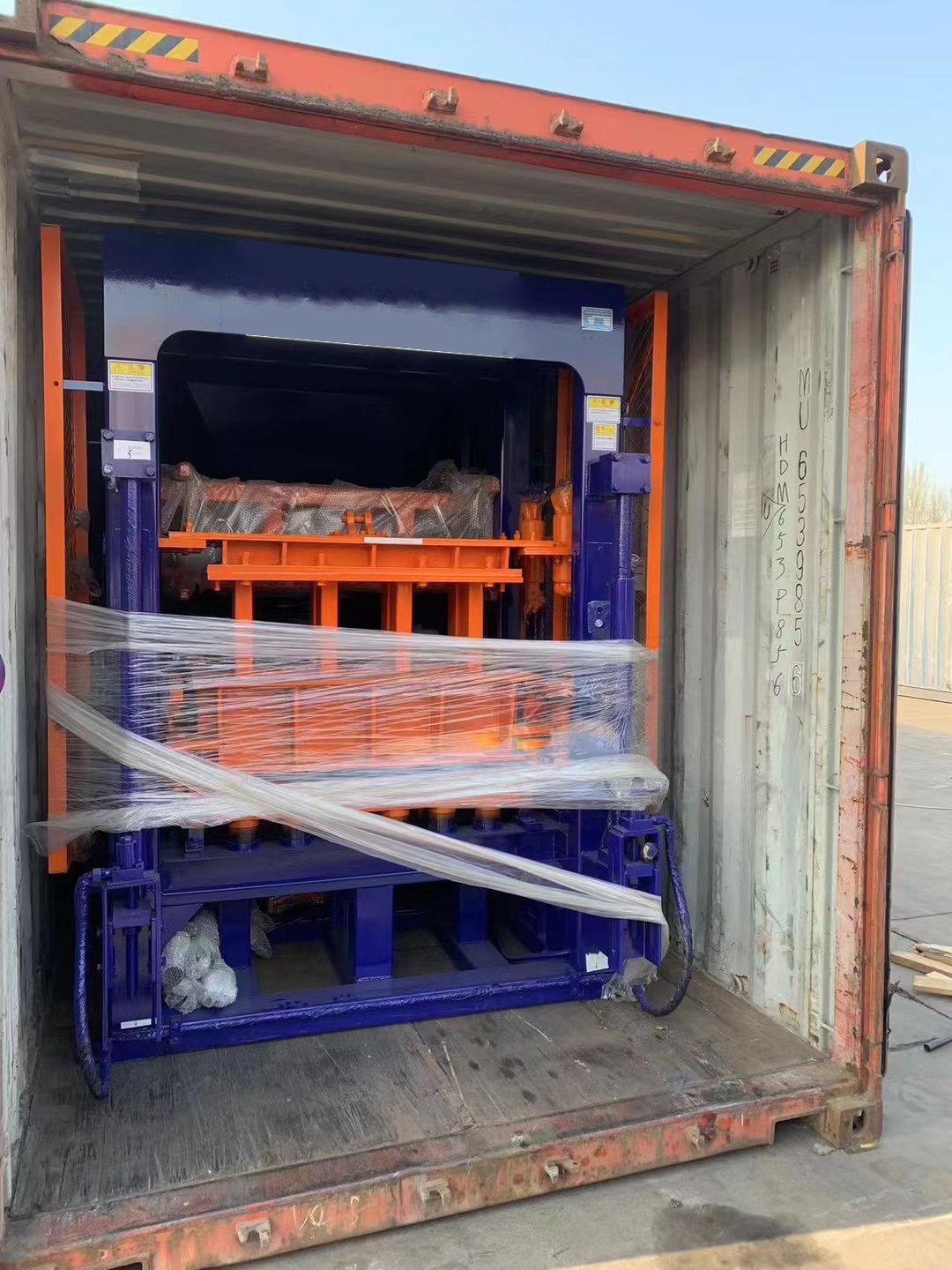 Medium capacity QT6-15 cement interlocking brick making machine
