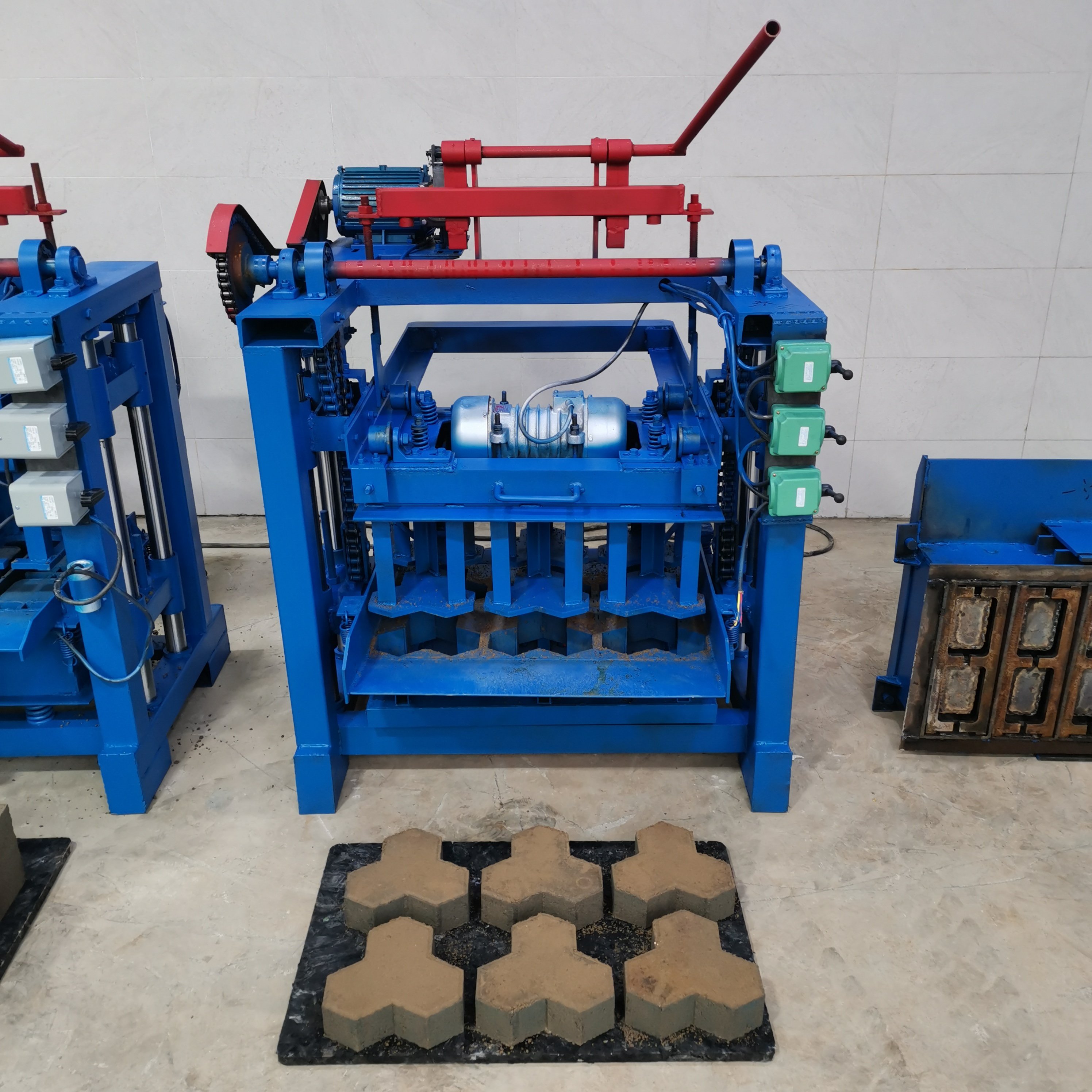 building construction machinery KM4-35 Semi-automatic concrete paving block machine Production of Spanish paving blocks