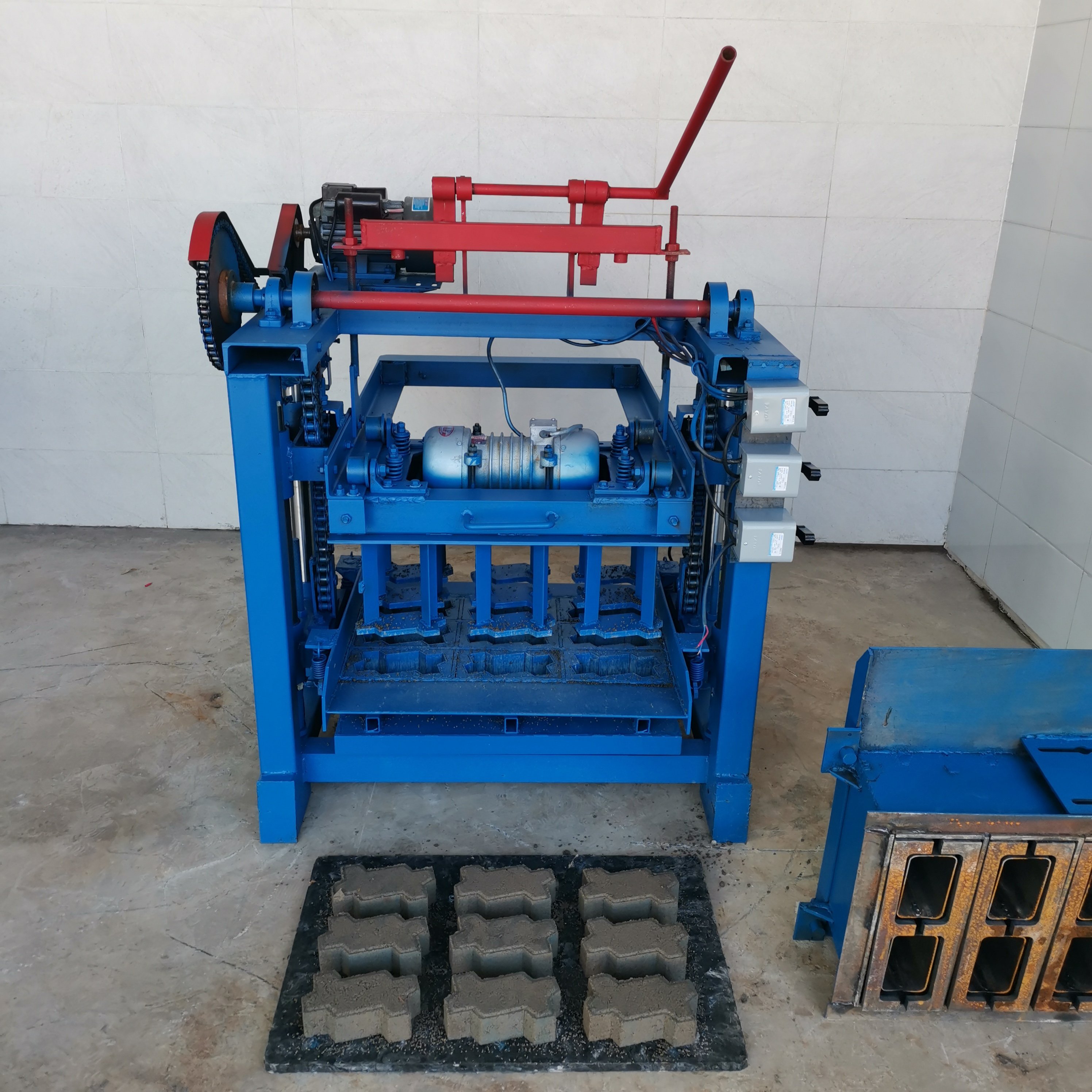 building construction machinery KM4-35 Semi-automatic concrete paving block machine Production of Spanish paving blocks