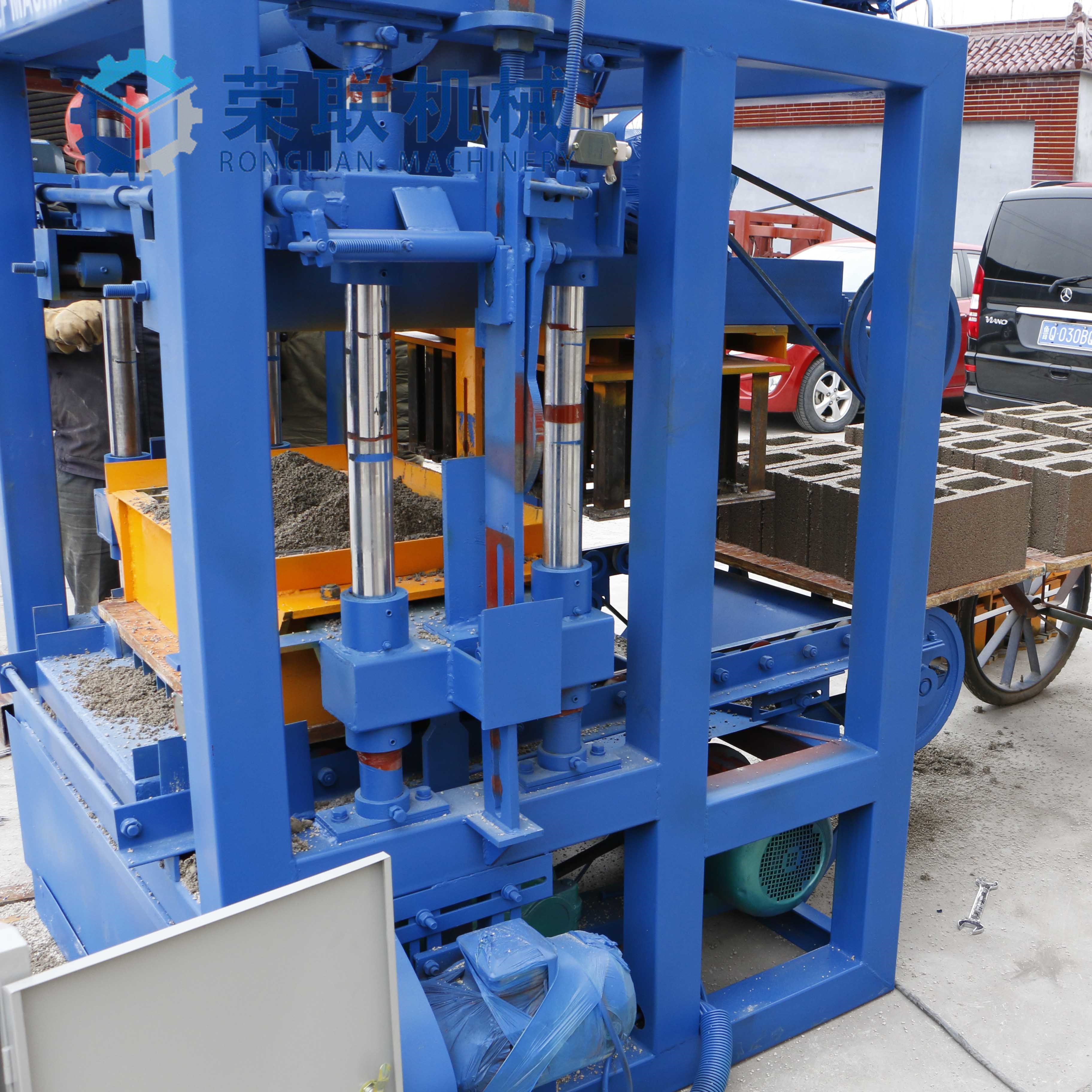 Small Investment Semi Automatic Cement Concrete Brick Making Machine QT4-24 on sale