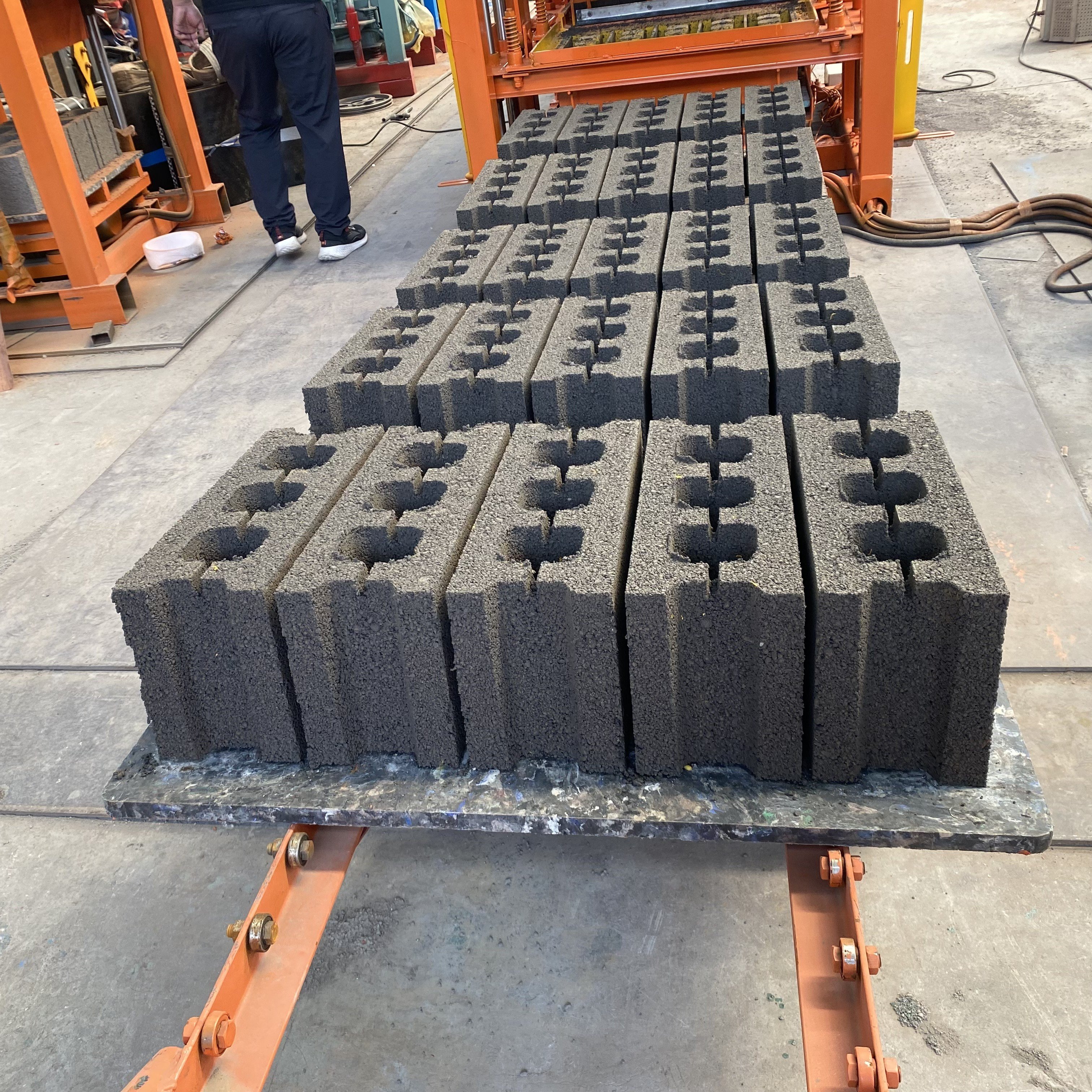 High Production Efficiency Fully Automatic 4-25D Cement Brick Making Machine Sturdy Wear-Resistant Easy Operate Engine Pump PLC