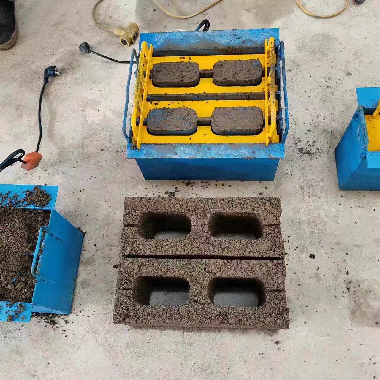 Factory Direct Sales Vibration Type Small Brick Forming Machine Molding Machinery for Construction Machinery