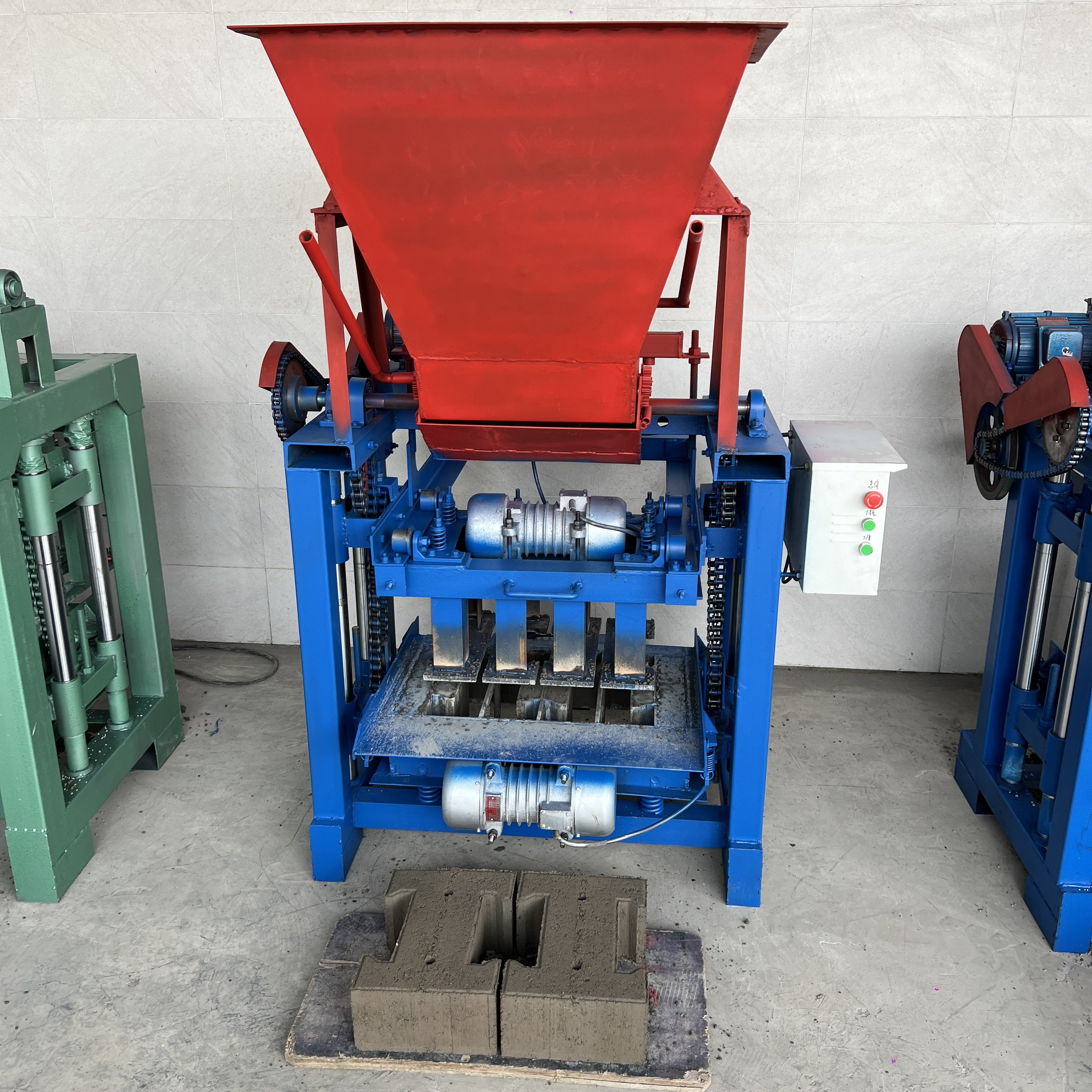 Road Bricks Making Machinery Soil Brick Machine Making Automatic Low Price