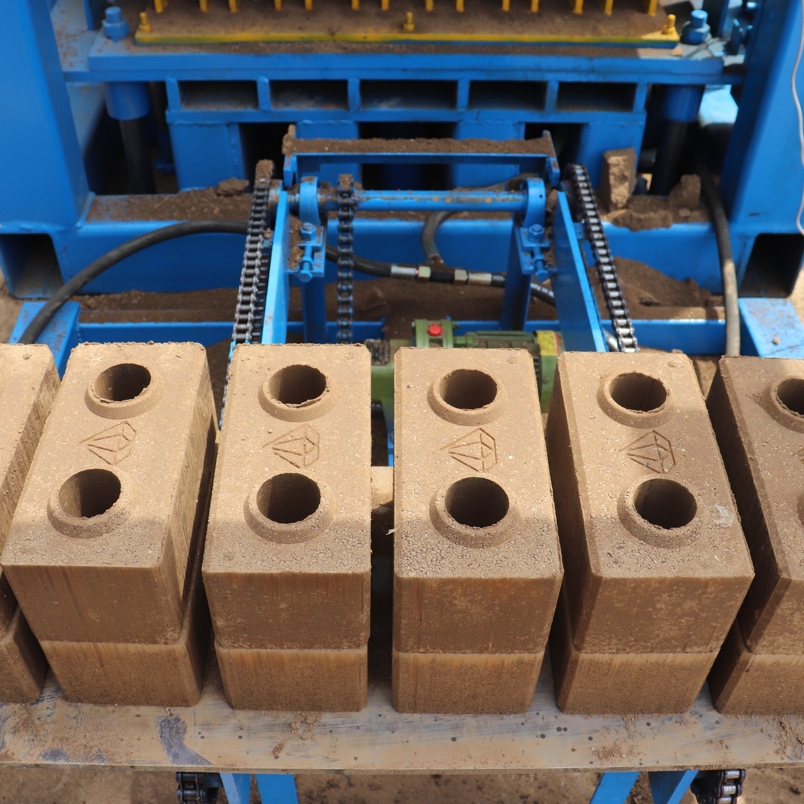 Top-ranking products QTC7-10/5-10 Automatic Ecological Earth Eco Interlocking Block Brick Making Machines Price
