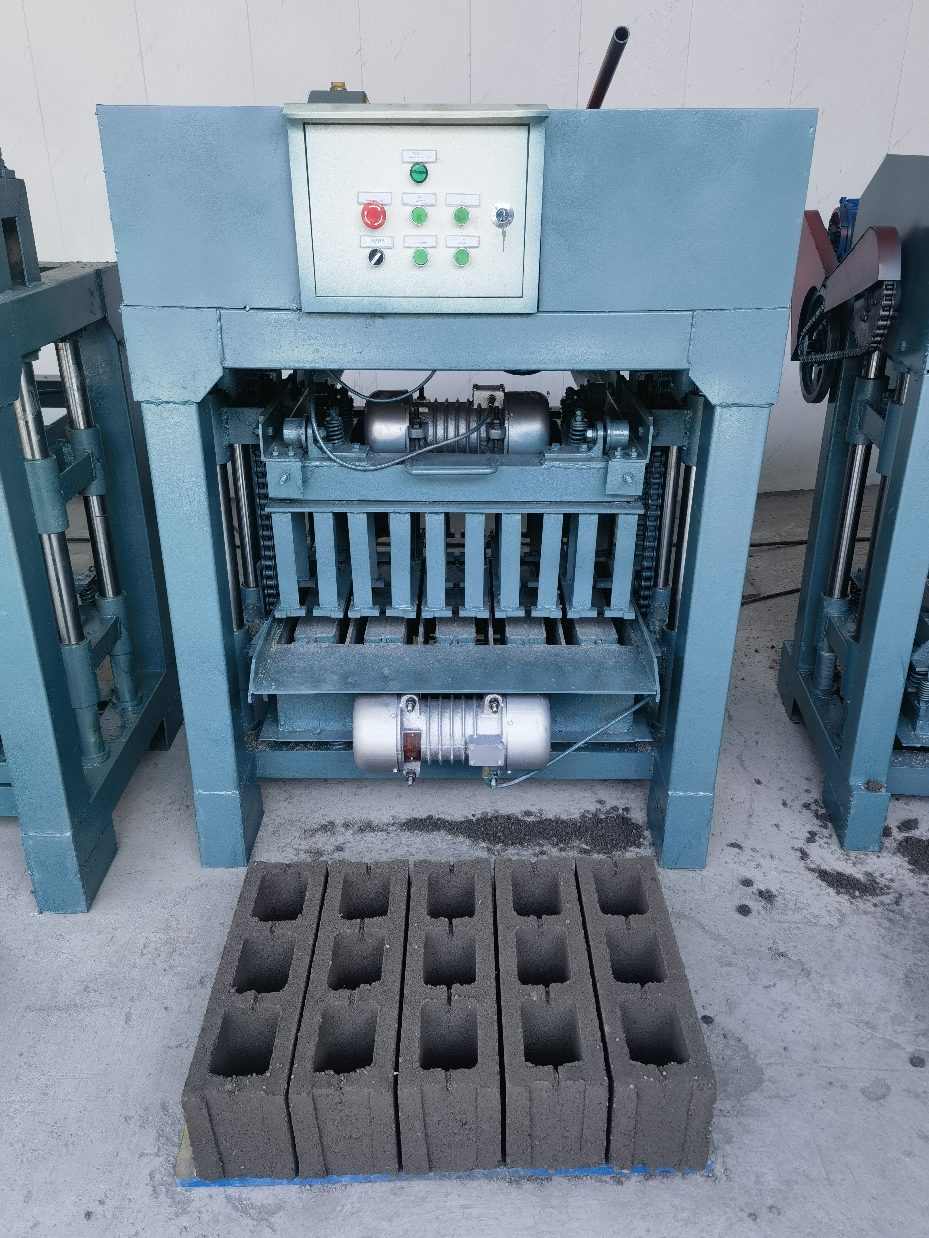 4-35 semi-automatic brick making machine,A block forming machine that can be equipped with multiple molds