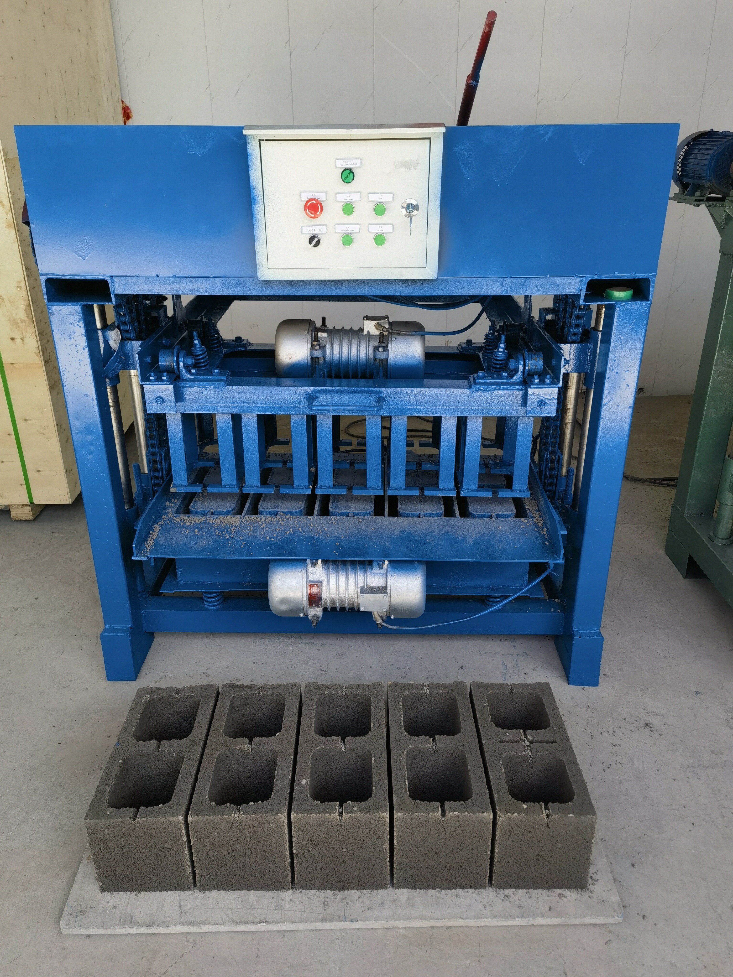4-35 semi-automatic brick making machine,A block forming machine that can be equipped with multiple molds