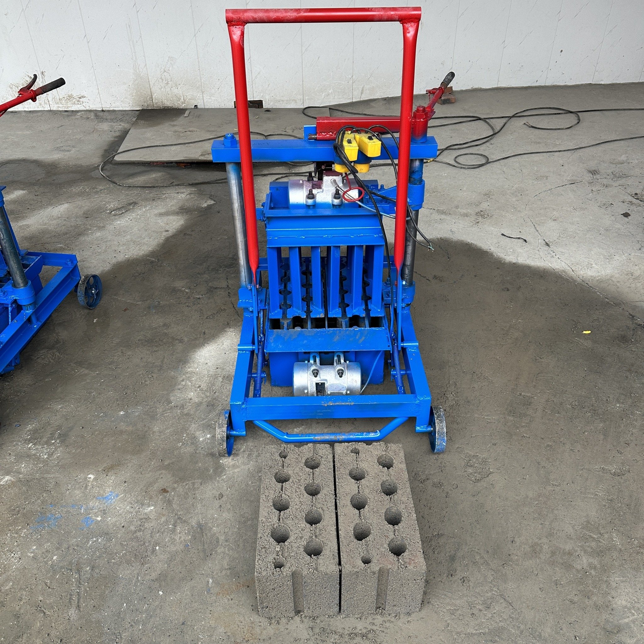 Factory Wholesale Customized Cement Brick Making Machine Lightweight And Movable Brick Making Machine