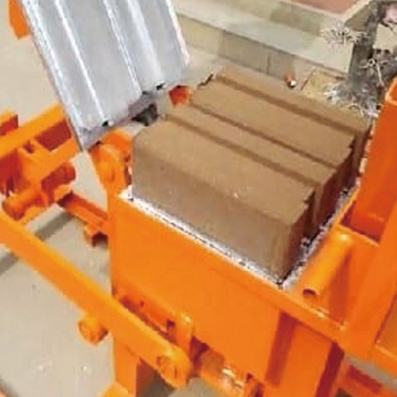 Small Investment Hot Sale Clay Soil QMR2-40 interlocking block making machine for Sale in Ghana