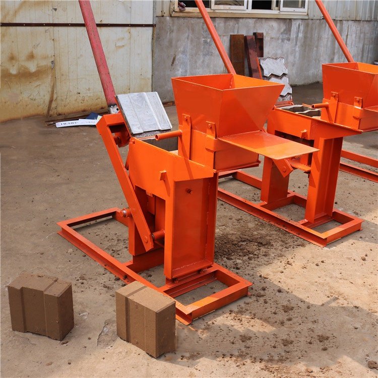 Small Investment Hot Sale Clay Soil QMR2-40 interlocking block making machine for Sale in Ghana