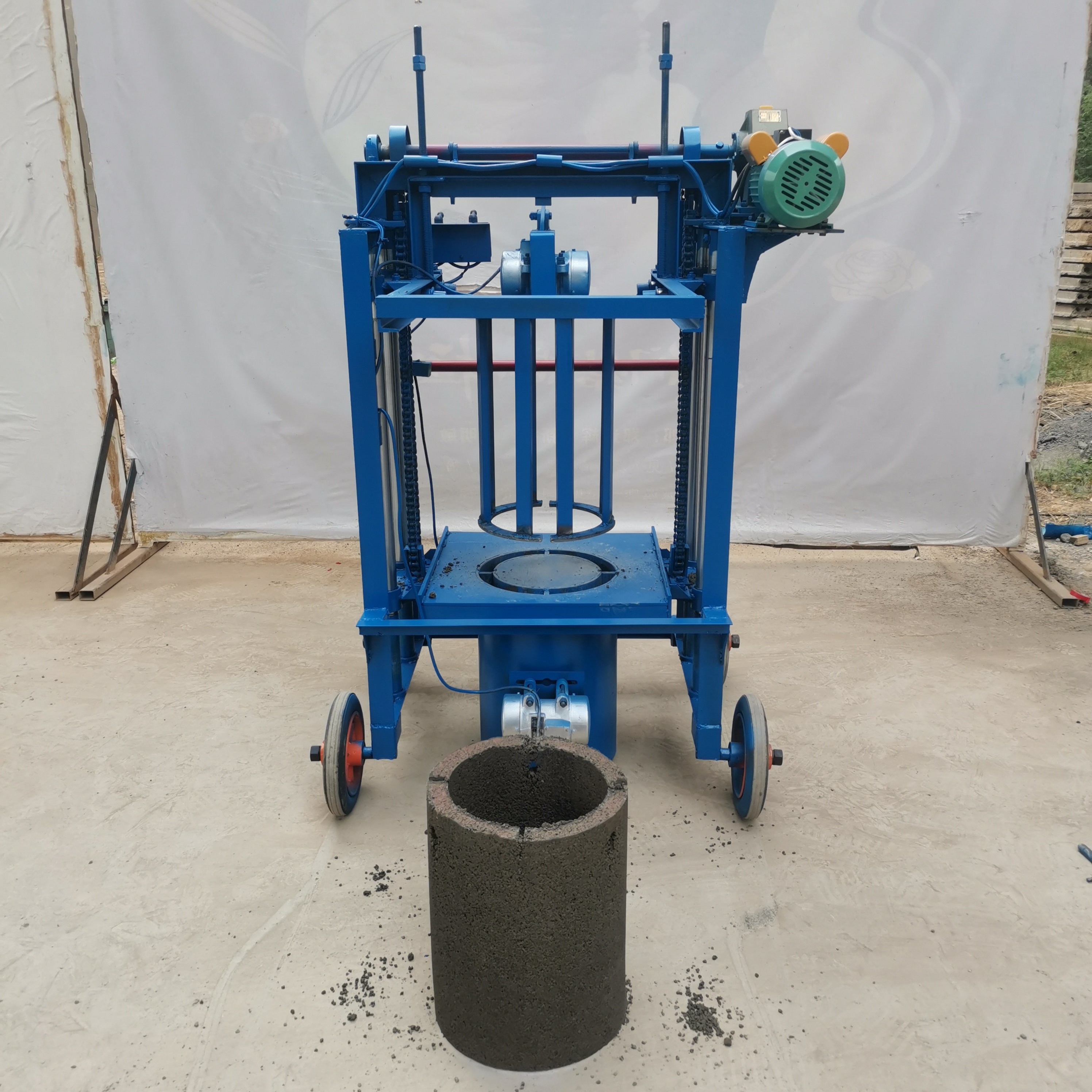 Export to Canada KM4-45 Mobile Concrete Culvert Drainage Pipe Making Machine Producing Small Cement Pipes Factory Direct Sale