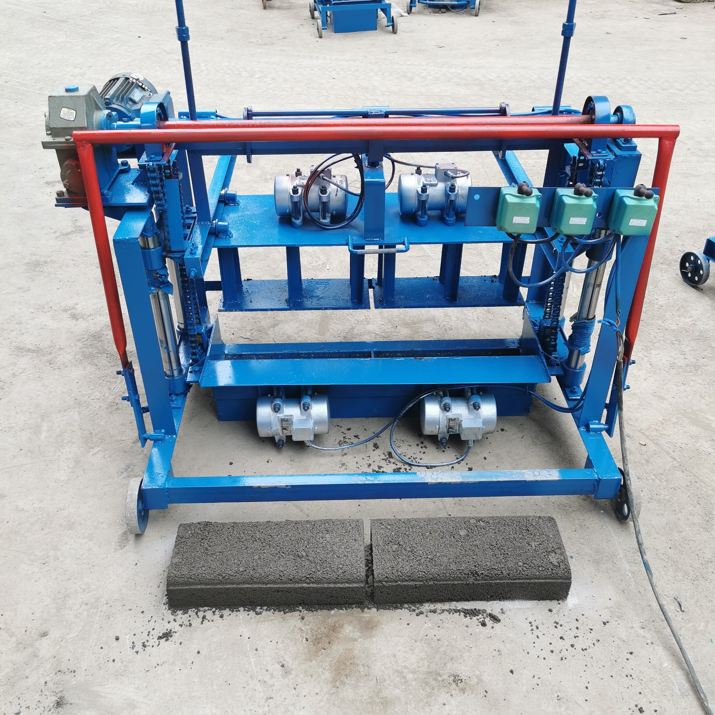 Export to Canada KM4-45 Mobile Concrete Culvert Drainage Pipe Making Machine Producing Small Cement Pipes Factory Direct Sale