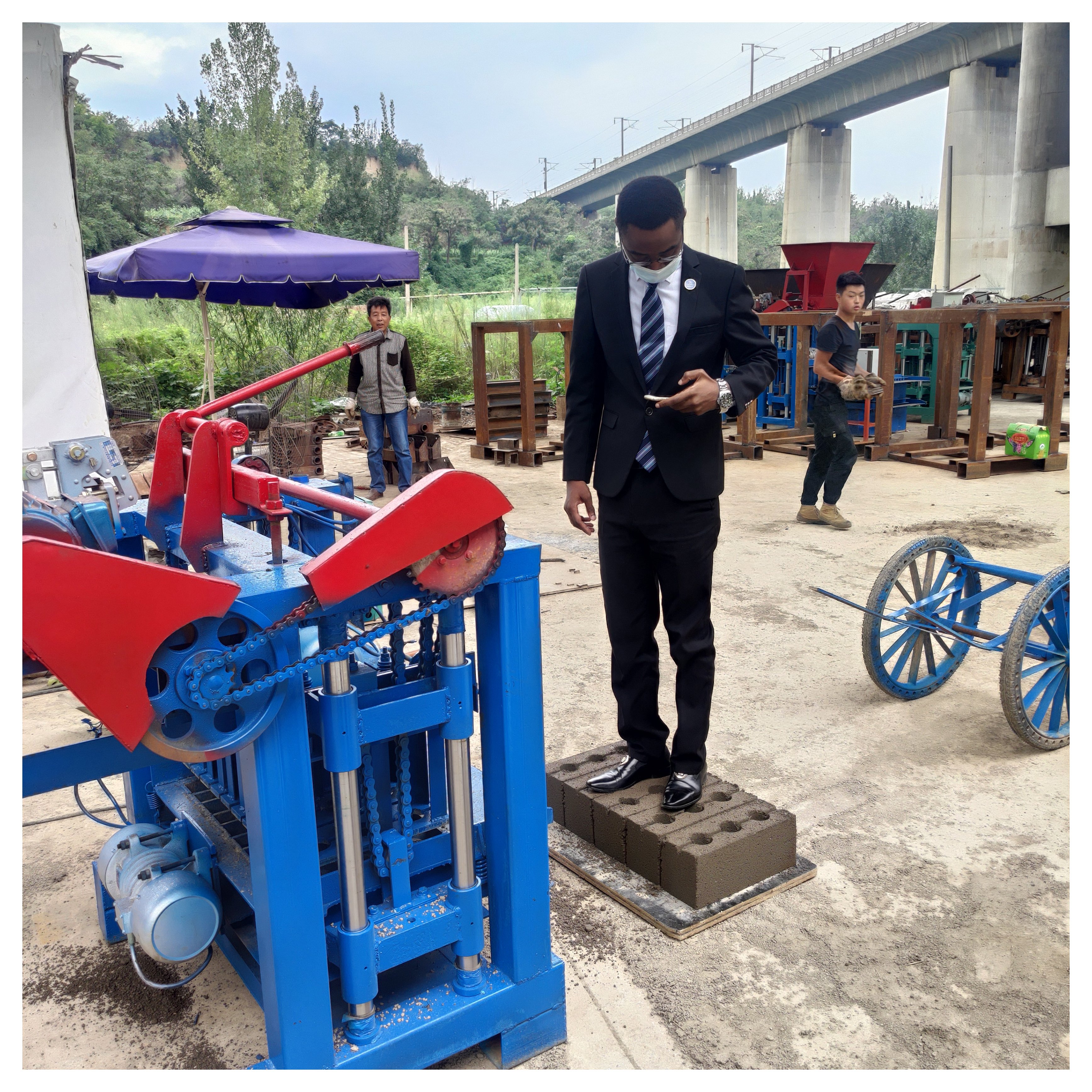 Large Hydraulic Cement Brick Making Machine 4-30 Model 20000~25000 Blocks Shift Output Concrete Blocks Maker