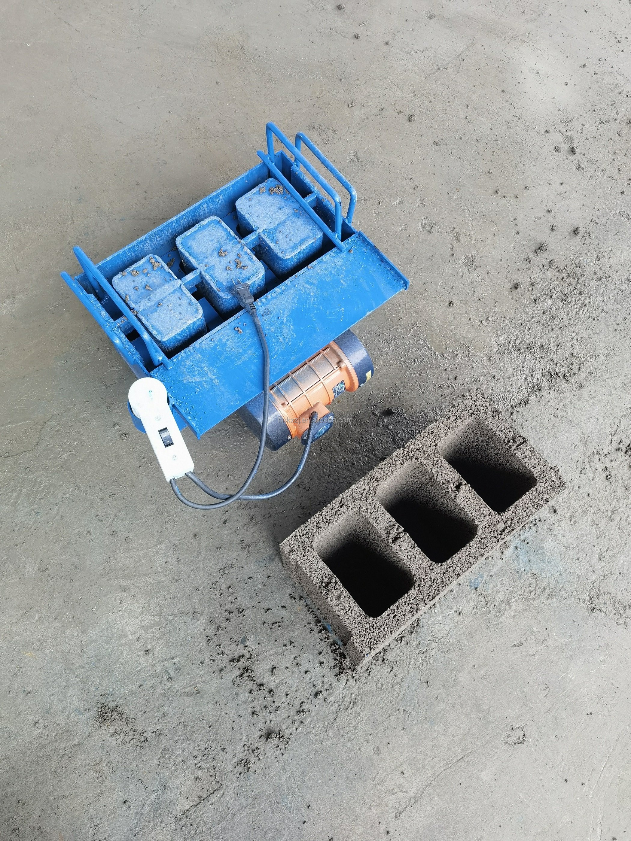 Hot selling electric free handmade brick making machine in Tanzania, a labor-saving cement block forming machine