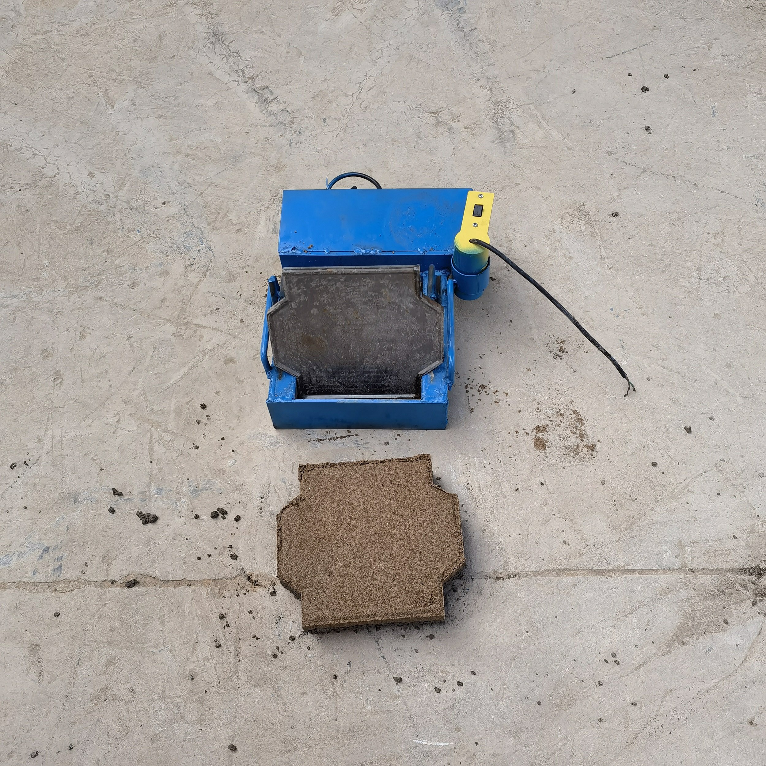 New Recommended Mini Electric Concrete Block Brick Making Mould Produce Paving Brick Small Manual Cement Baking-free Brick Molds