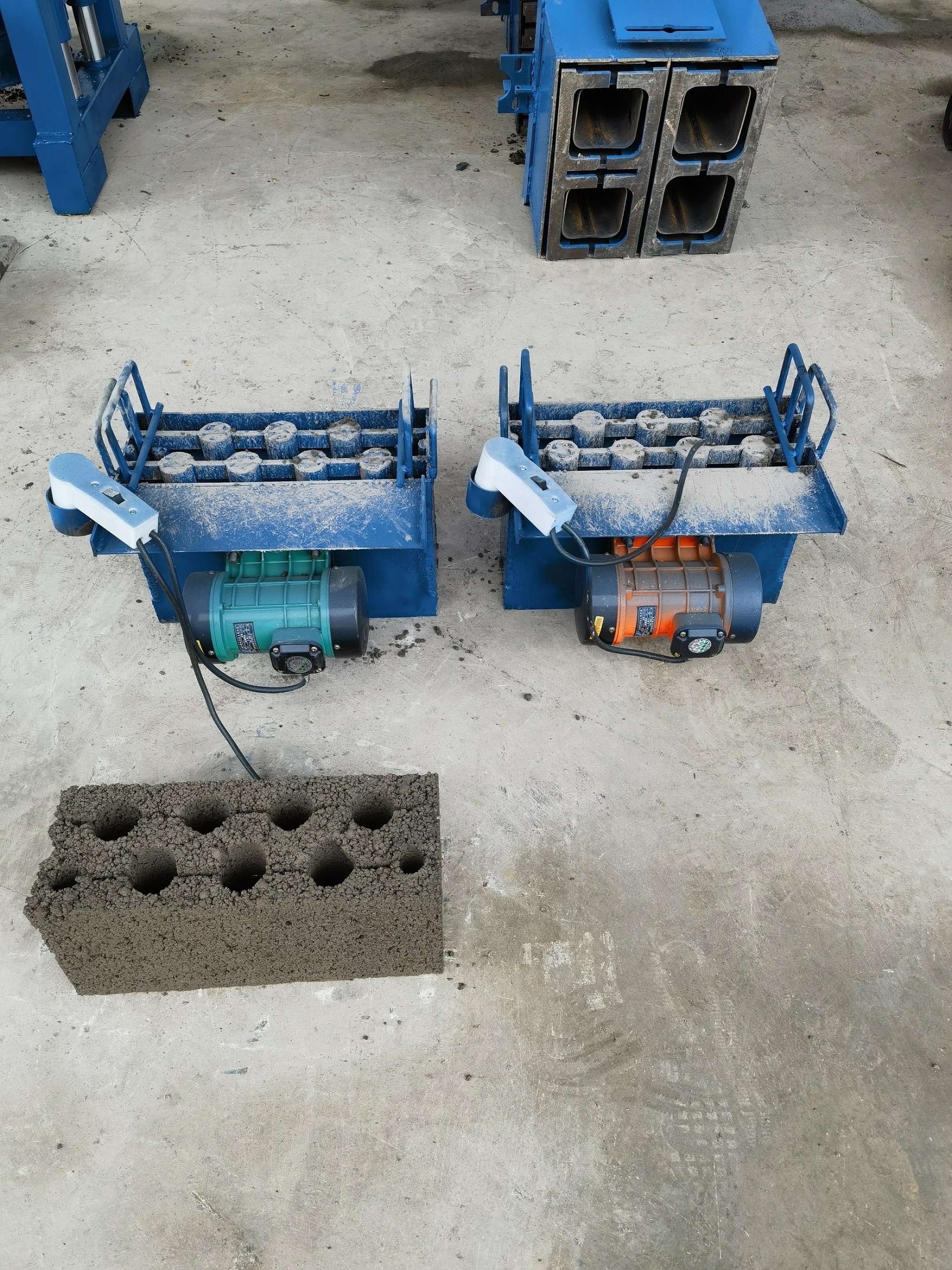 New Recommended Mini Electric Concrete Block Brick Making Mould Produce Paving Brick Small Manual Cement Baking-free Brick Molds