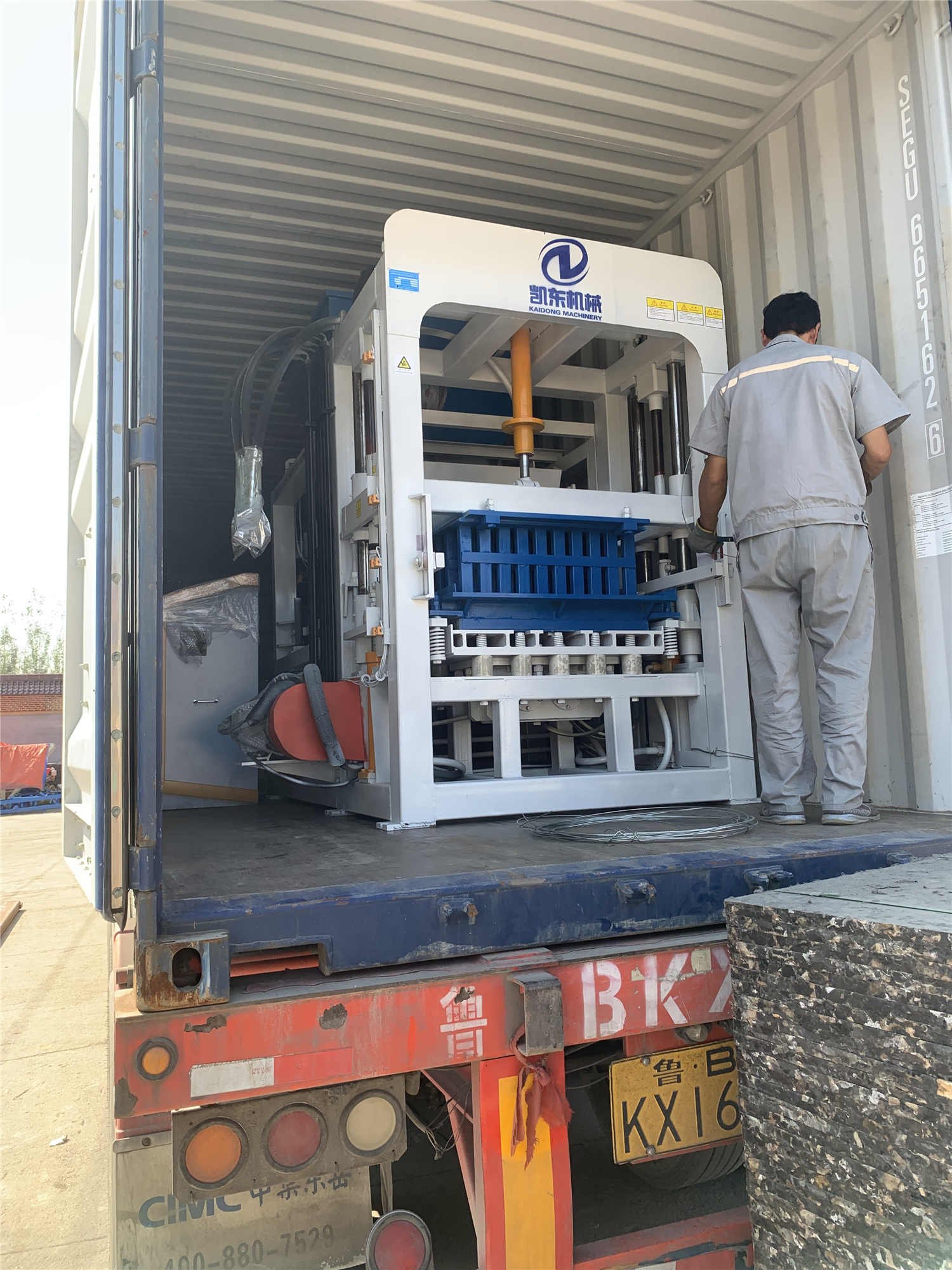 QT4-15B full automatic hydraulic hollow concrete cement brick making machine interlock block machine