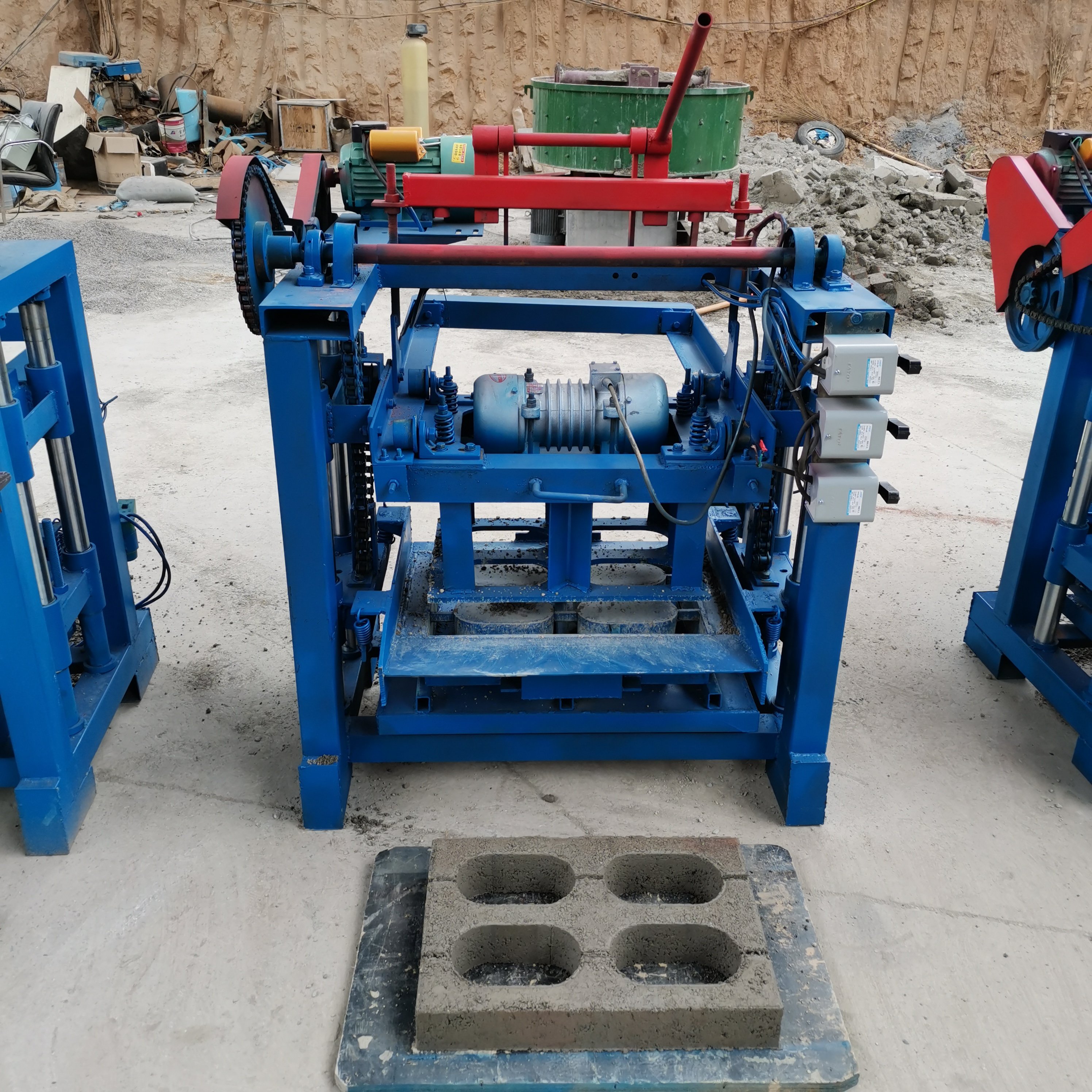 Automatic 4-35 Industrial Vibrating Interlock Soil Concrete Brick Maker .custom Mold Production Hollow Cement Plate Chinese 600