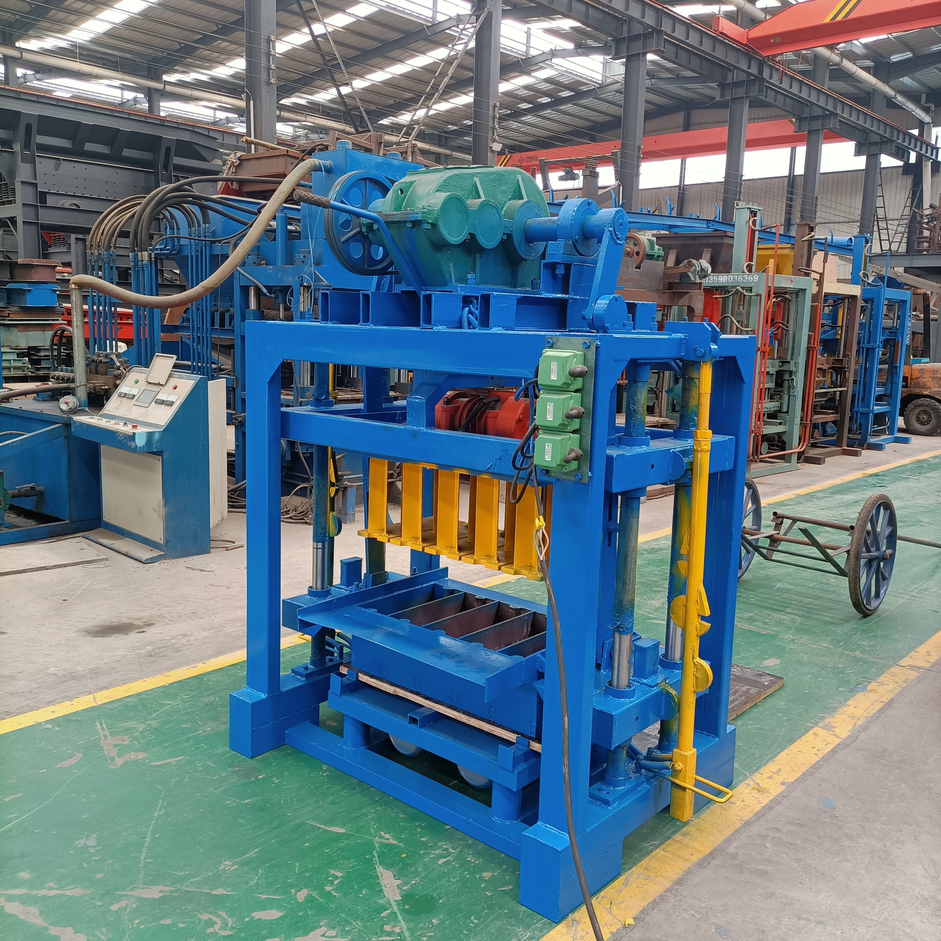 High Quality Brick Making Machinery For Standard Recycled Plastic And Sand Bricks Making Machine