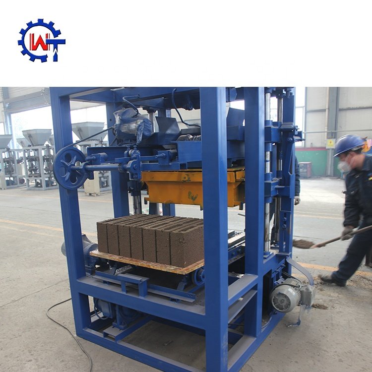 Industries Machines of Brick Machine QT4-24 Small Scale Brick Cement Hollow Block Making Machine