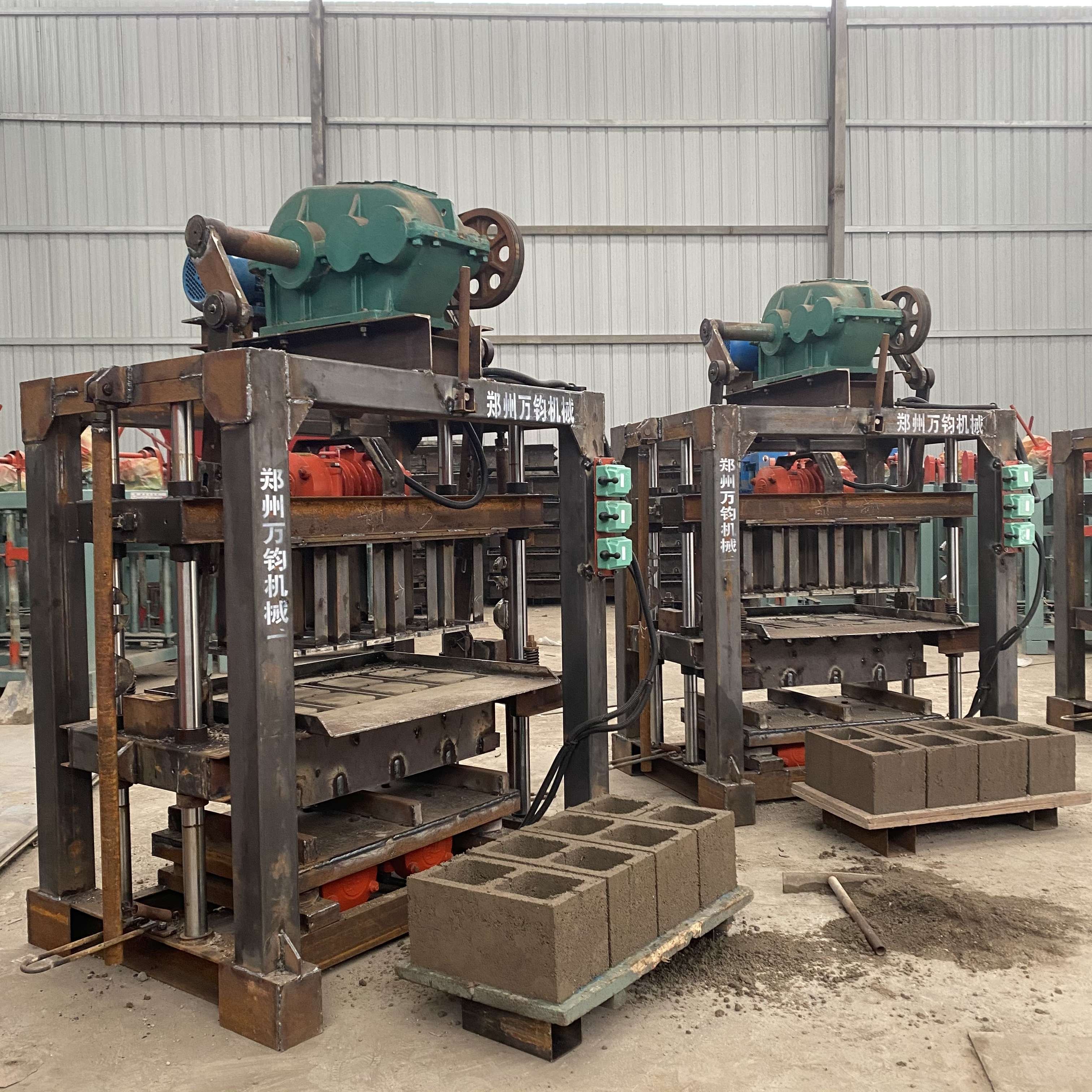 Business Idea for Small Investment 2024 Hot Selling QT4-40 Manual Operation Brick Making Machine