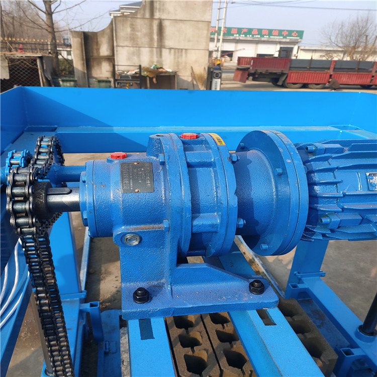 Full automatic concrete solar block molding machine brick making machine for sale from China