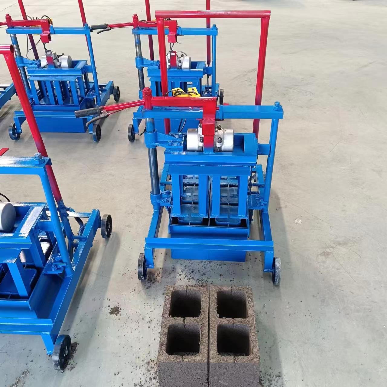 Egg laying concrete block making machine
