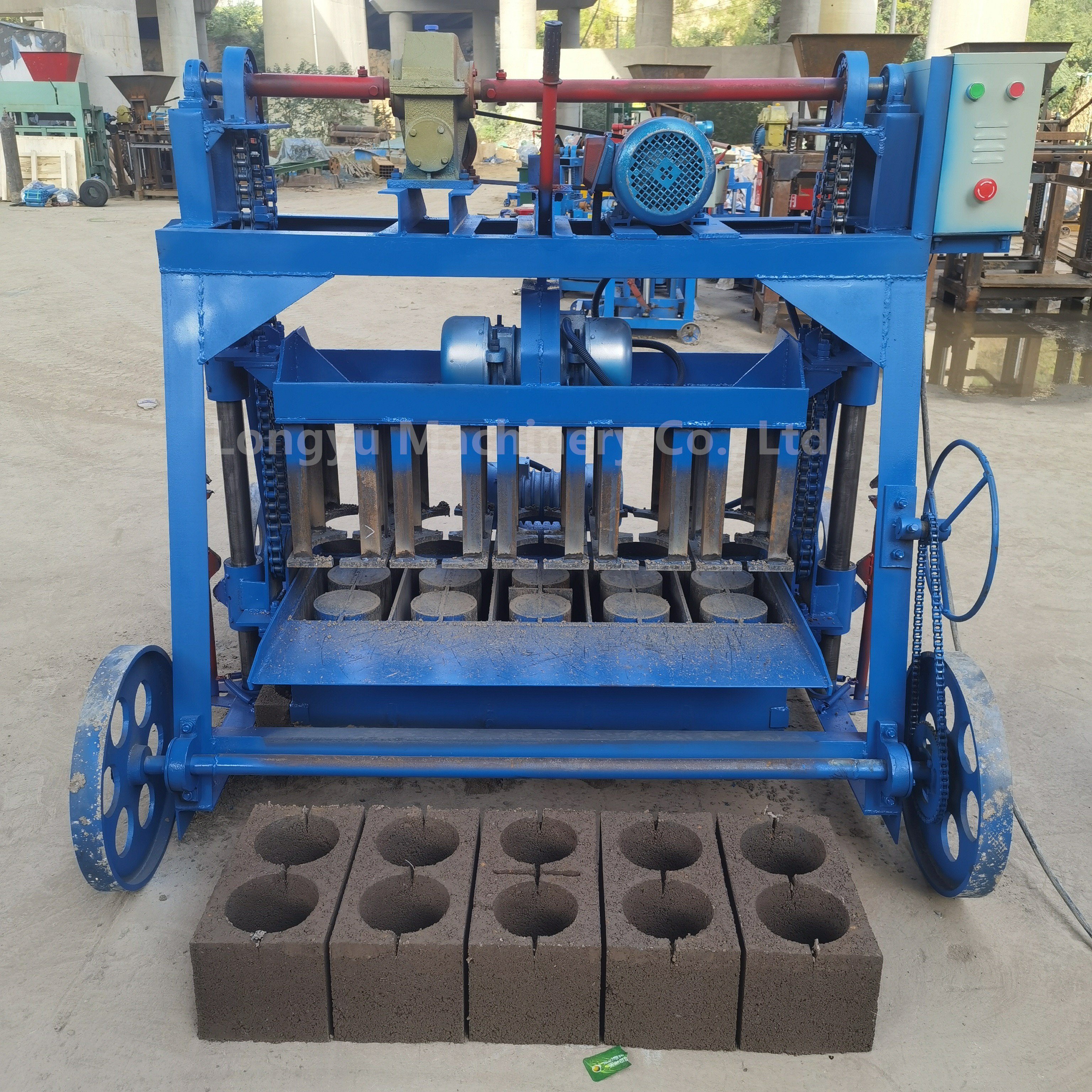 Large wheel mobile brick making machine egg laying block making machine price